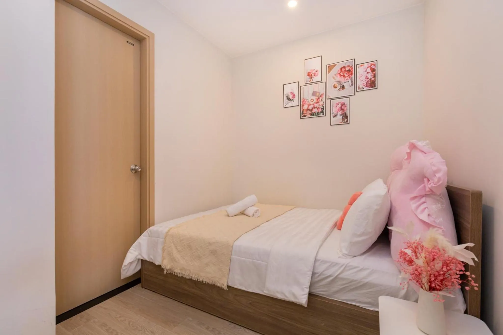 Bed in The Sóng Apartment Vũng Tàu - Sophia's House