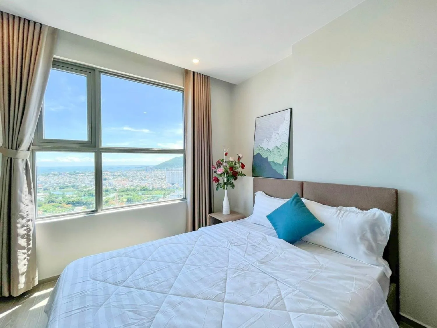 Bedroom, Bed in The Sóng Apartment Vũng Tàu - Sophia's House