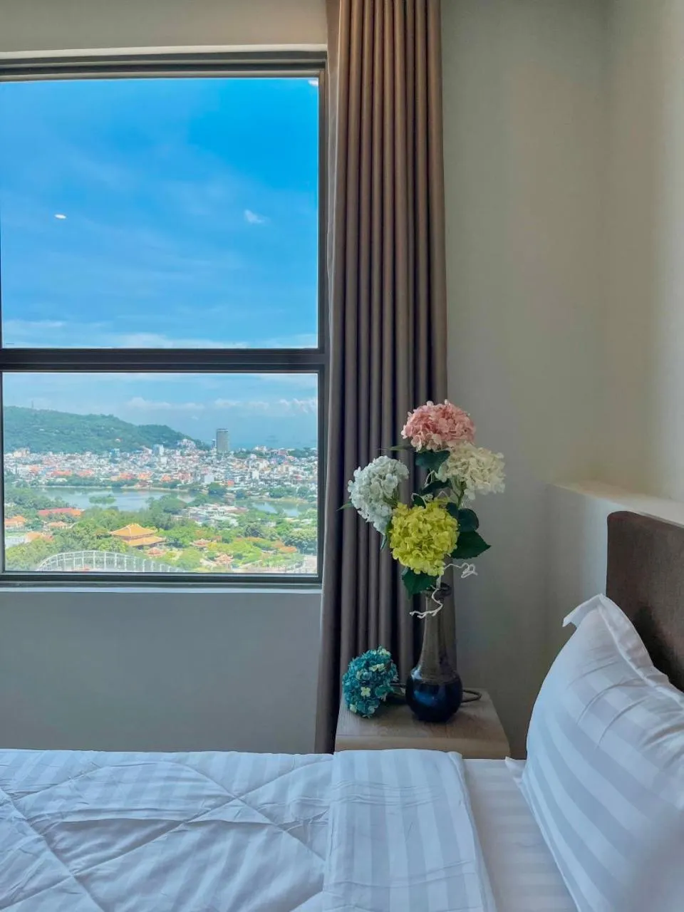 Bed in The Sóng Apartment Vũng Tàu - Sophia's House