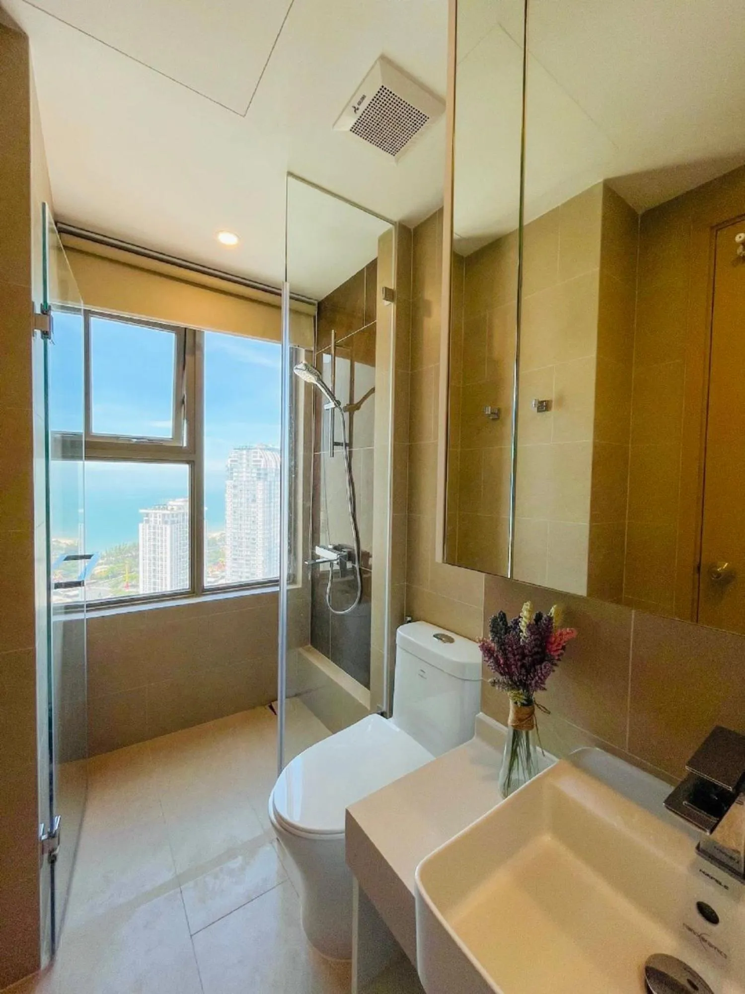 Toilet in The Sóng Apartment Vũng Tàu - Sophia's House