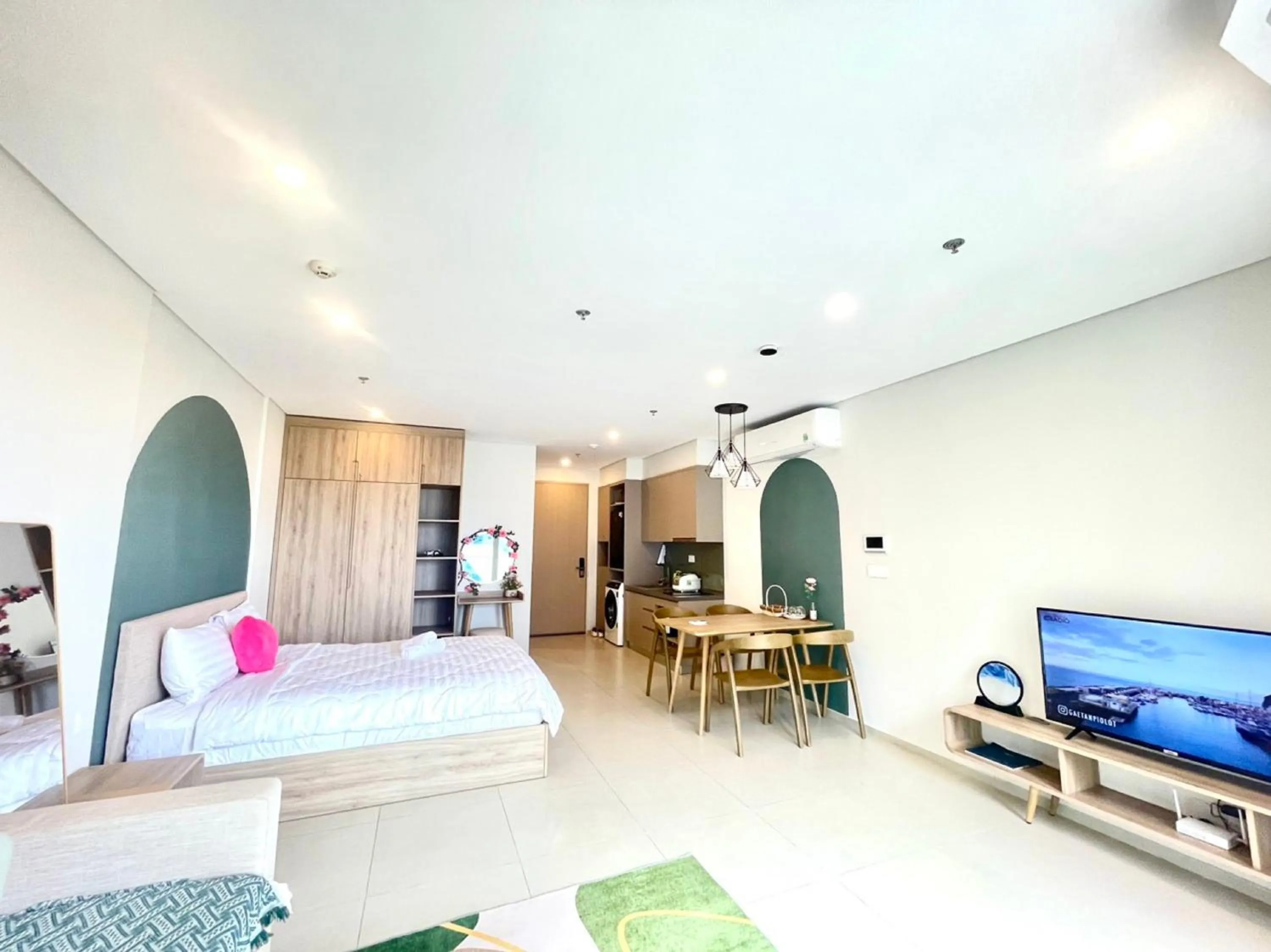 Communal lounge/ TV room, Bed in The Sóng Apartment Vũng Tàu - Sophia's House