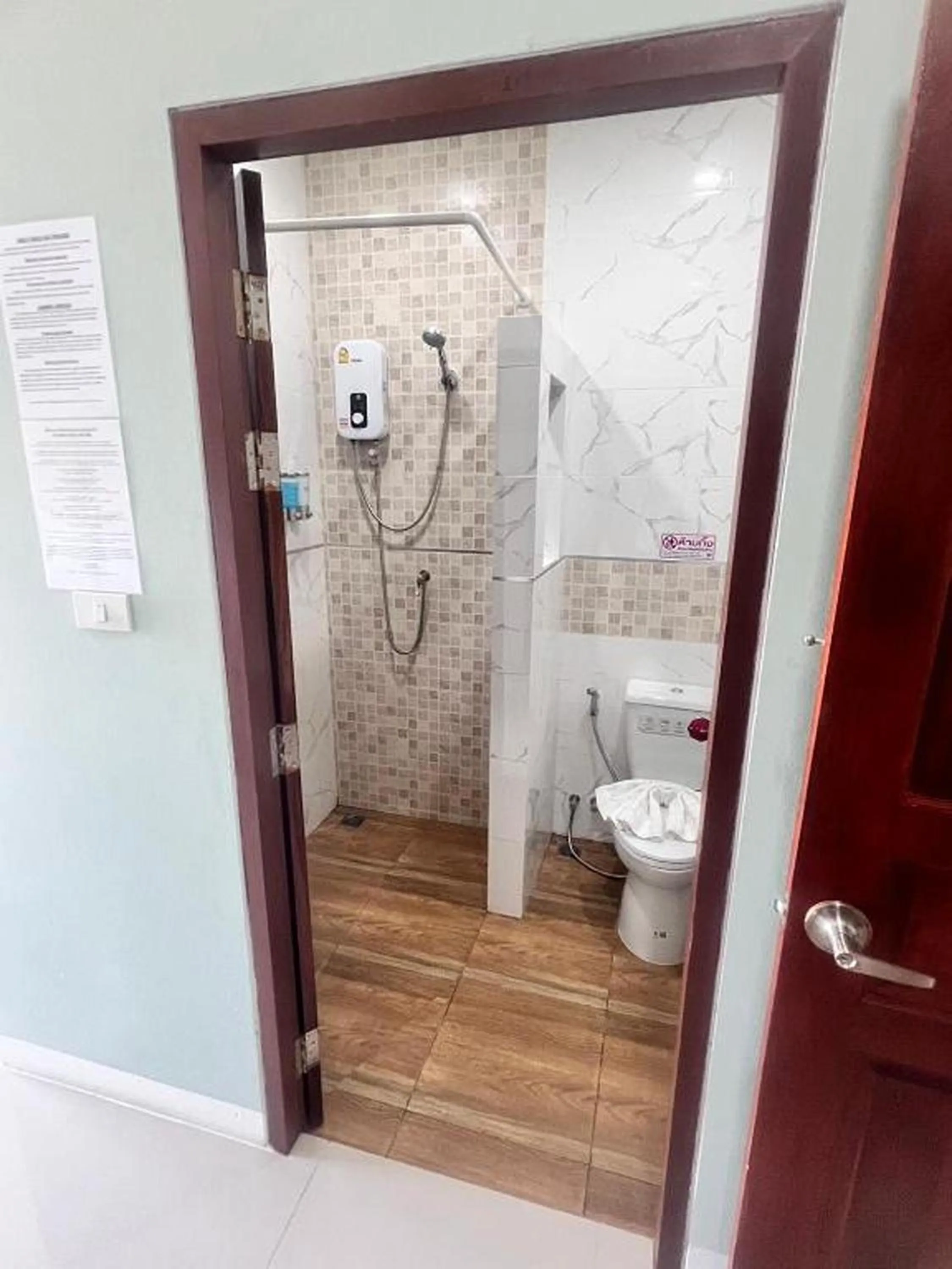 Bathroom in J & Ariya Hotel Near Samui Airport and Koh Phangan Pier