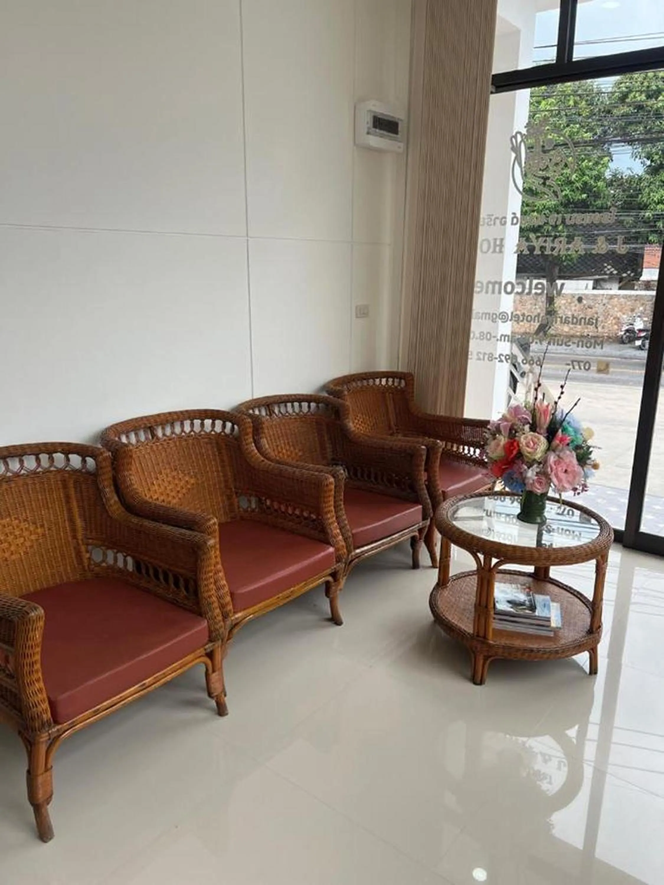 Lobby or reception in J & Ariya Hotel Near Samui Airport and Koh Phangan Pier