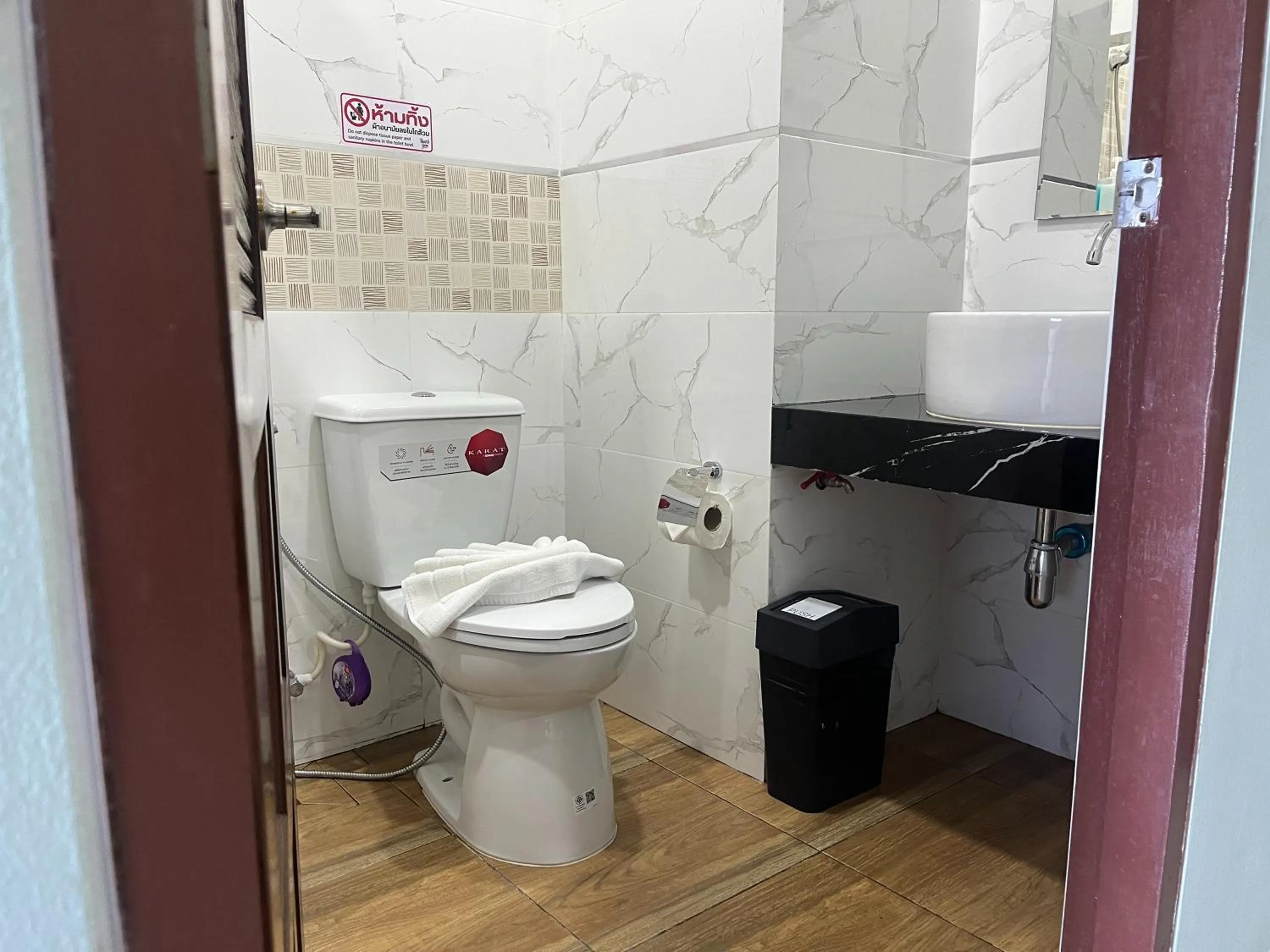 Bathroom in J & Ariya Hotel Near Samui Airport and Koh Phangan Pier