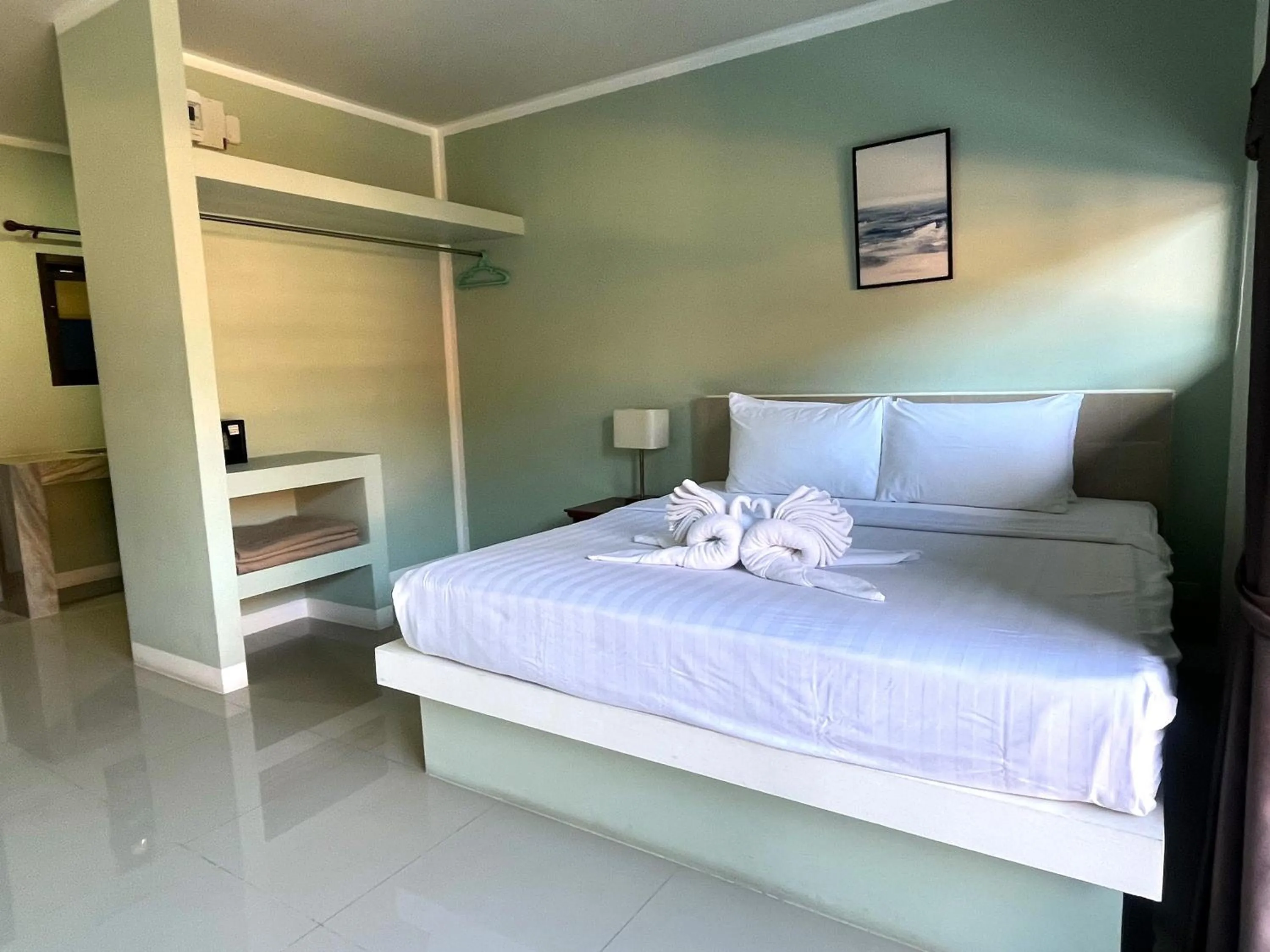 Bed in J & Ariya Hotel Near Samui Airport and Koh Phangan Pier