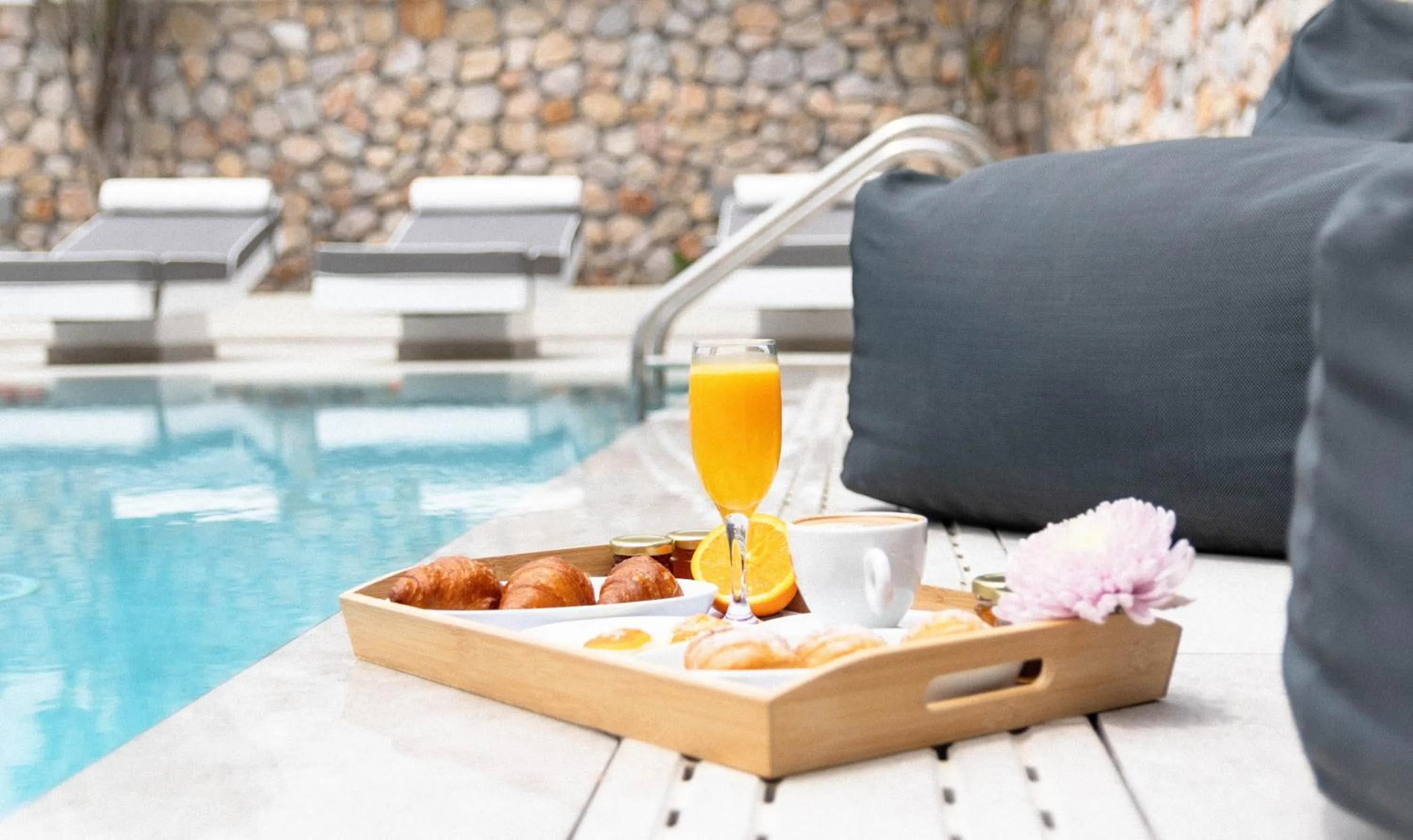 Swimming pool in Sellada Beach