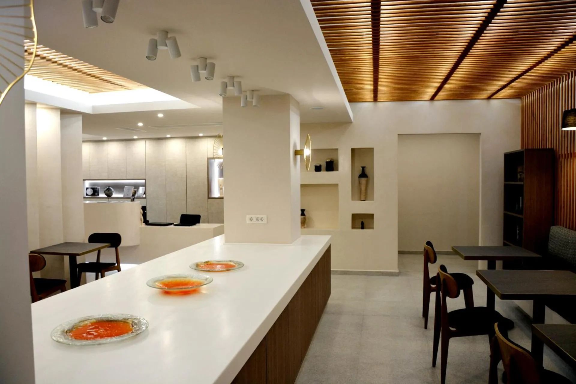 Restaurant/places to eat in Sellada Beach