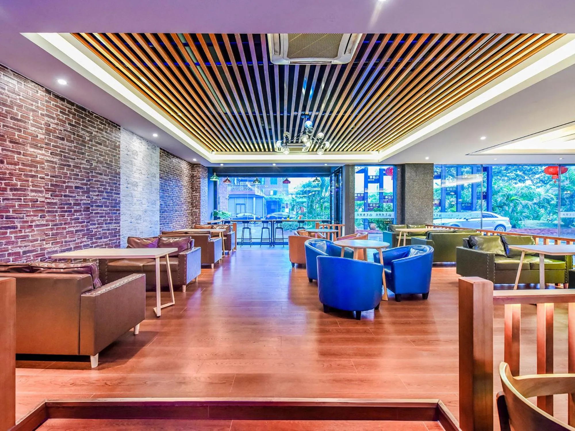 Seating area in Guangzhou Huihe Hotel