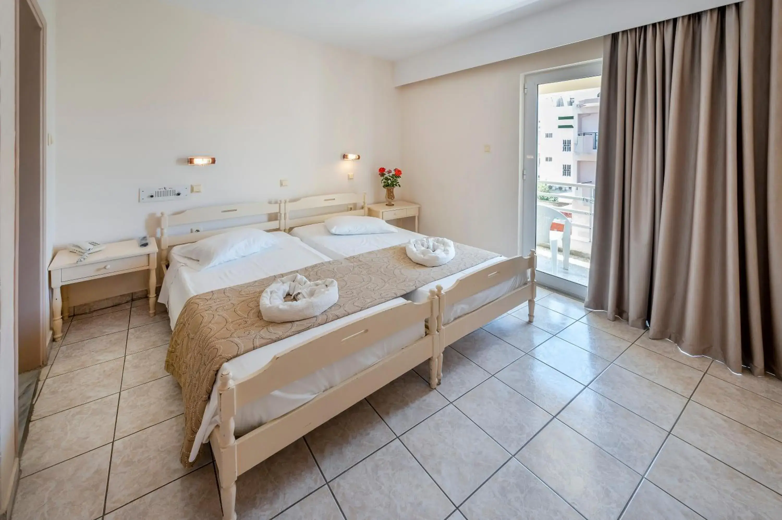 Ground Floor Standard Twin Room in Hotel Koala Ground Floor Standard Twin Room in Hotel Koala