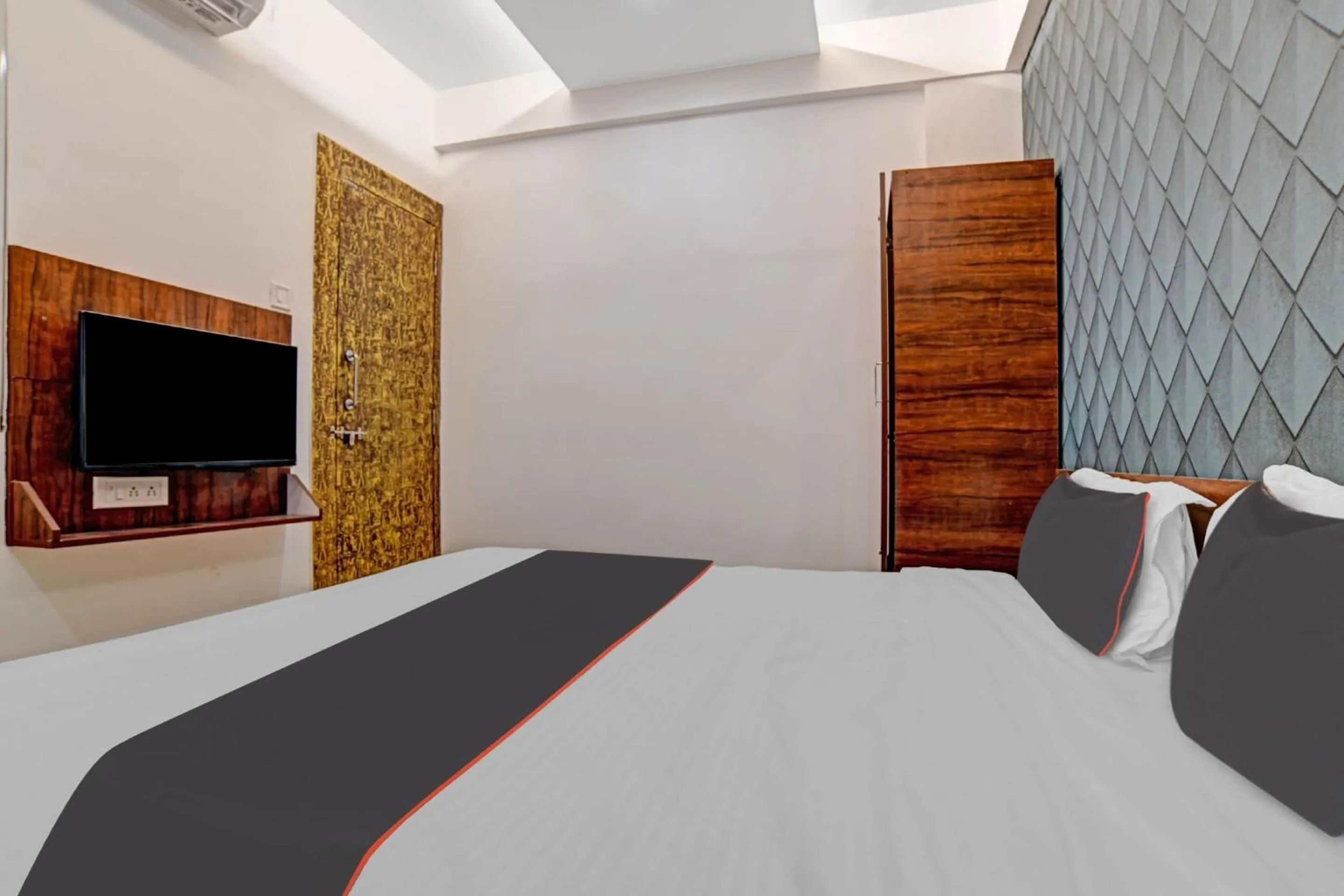 Bedroom, Bed in Hotel O A2 Hotel Classic