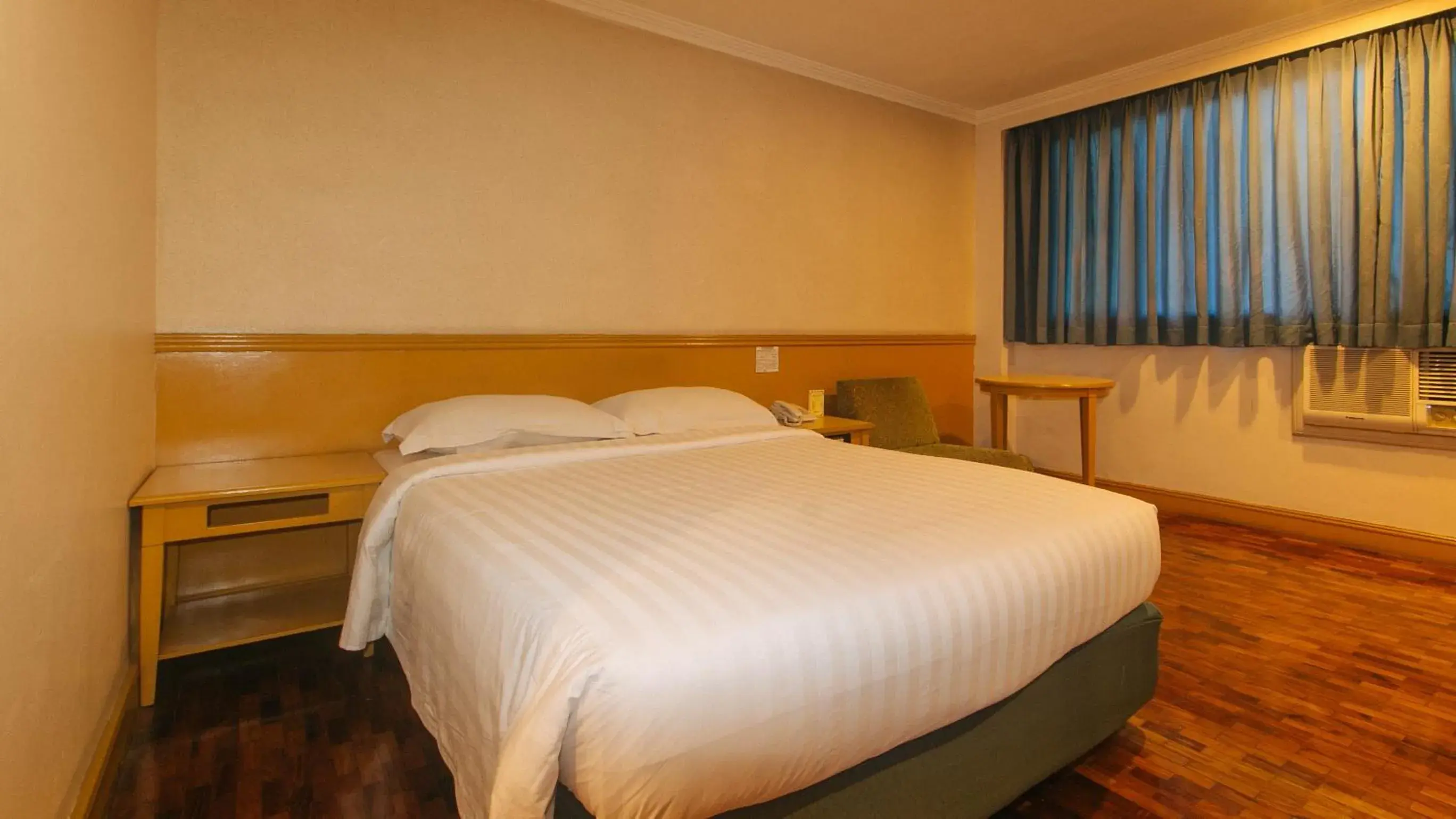 Deluxe Room in Aloha Hotel Roxas Boulevard Manila Deluxe Room in Aloha Hotel Roxas Boulevard Manila