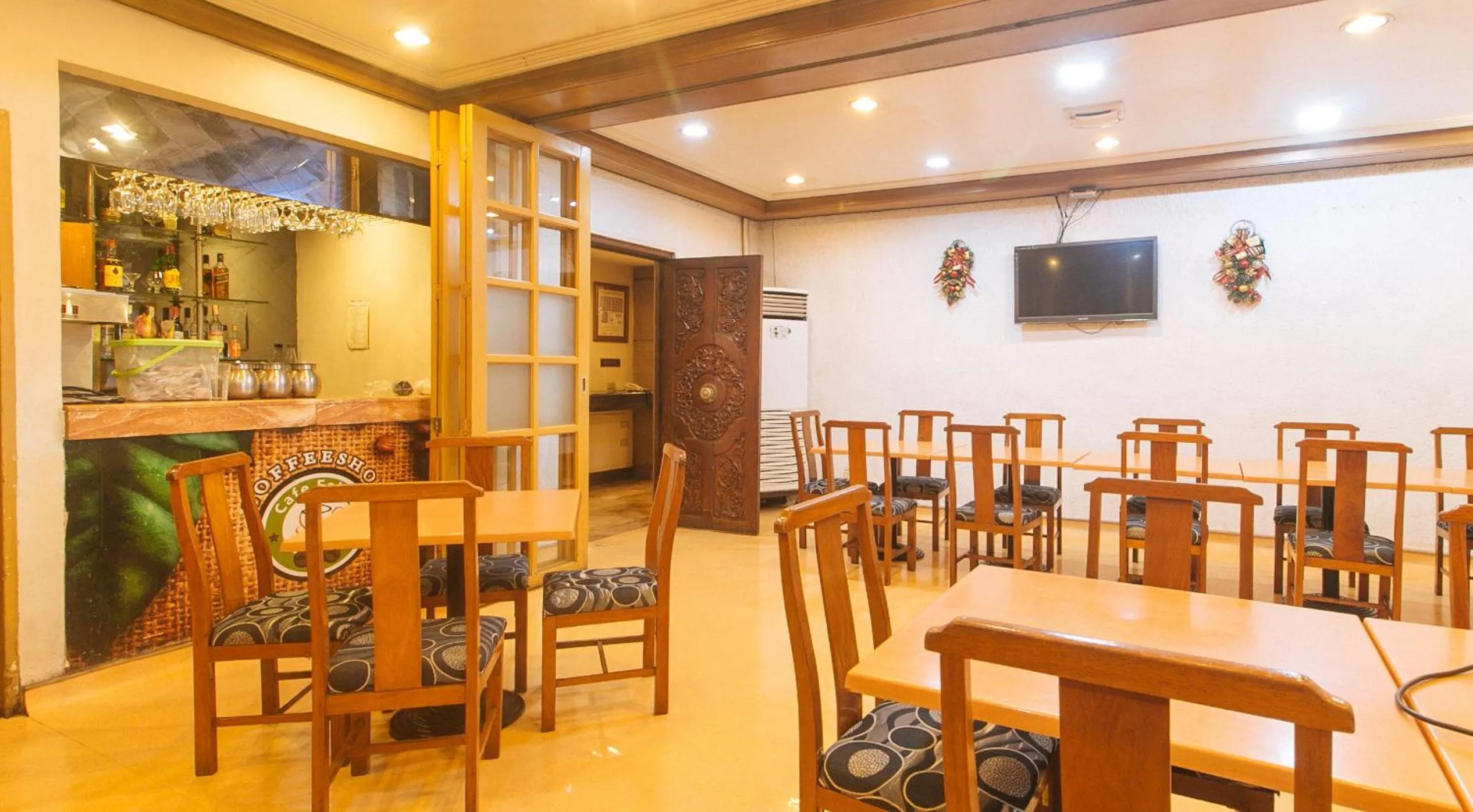 Coffee/tea facilities in Aloha Hotel Roxas Boulevard Manila