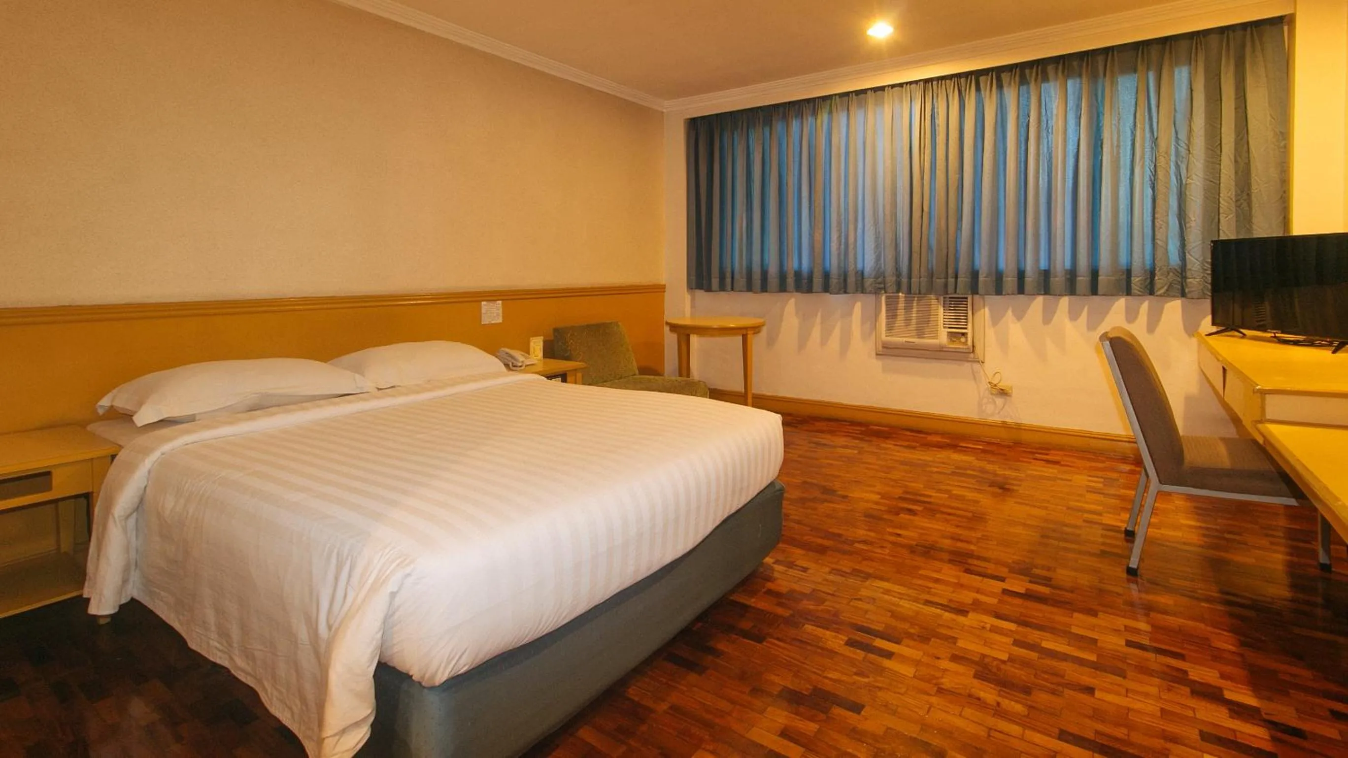 Bed in Aloha Hotel Roxas Boulevard Manila