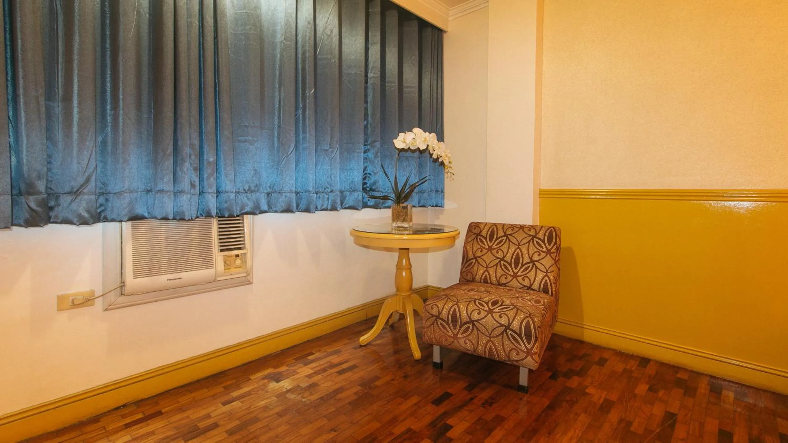 Seating area in Aloha Hotel Roxas Boulevard Manila