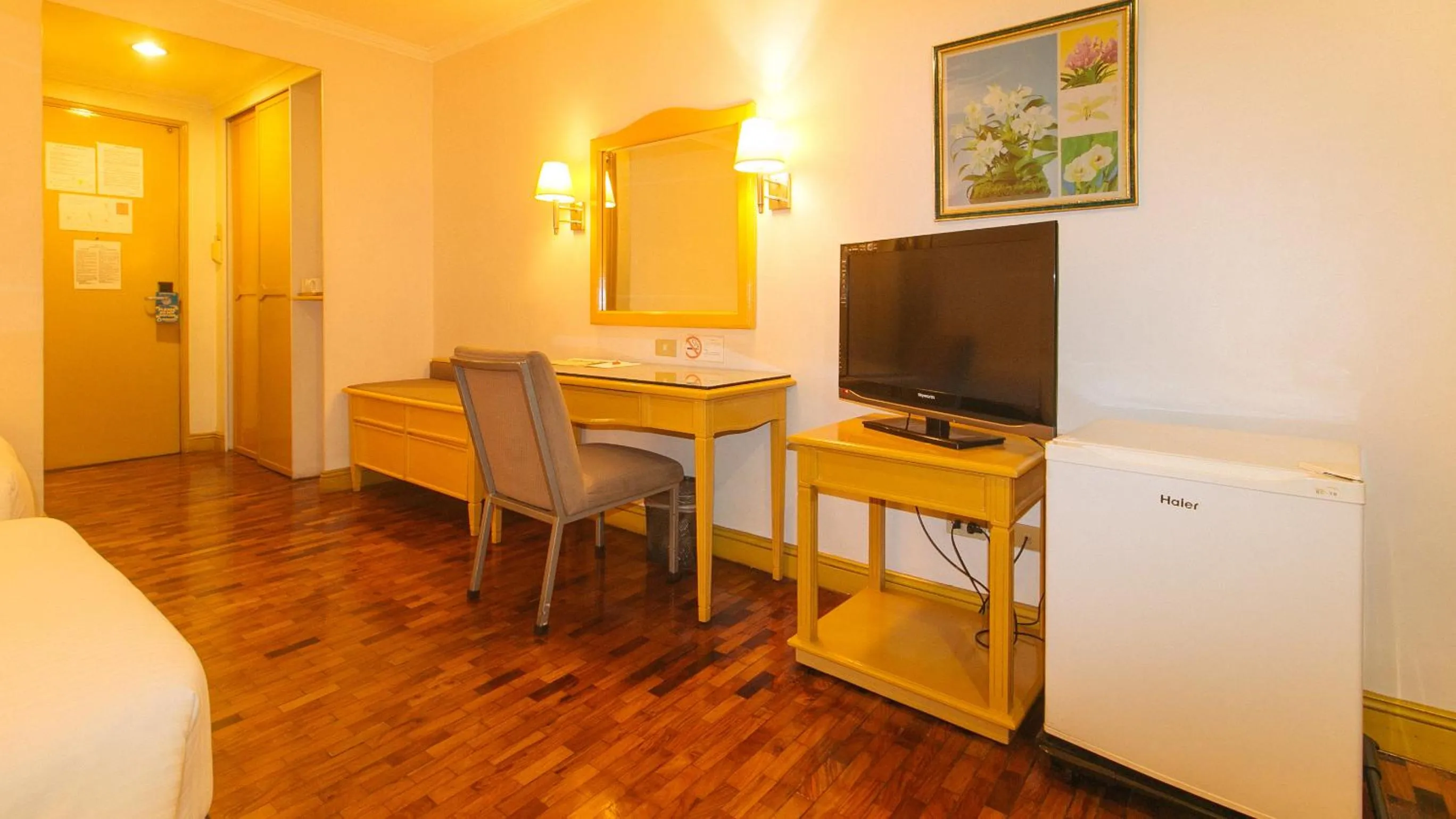 TV and multimedia in Aloha Hotel Roxas Boulevard Manila
