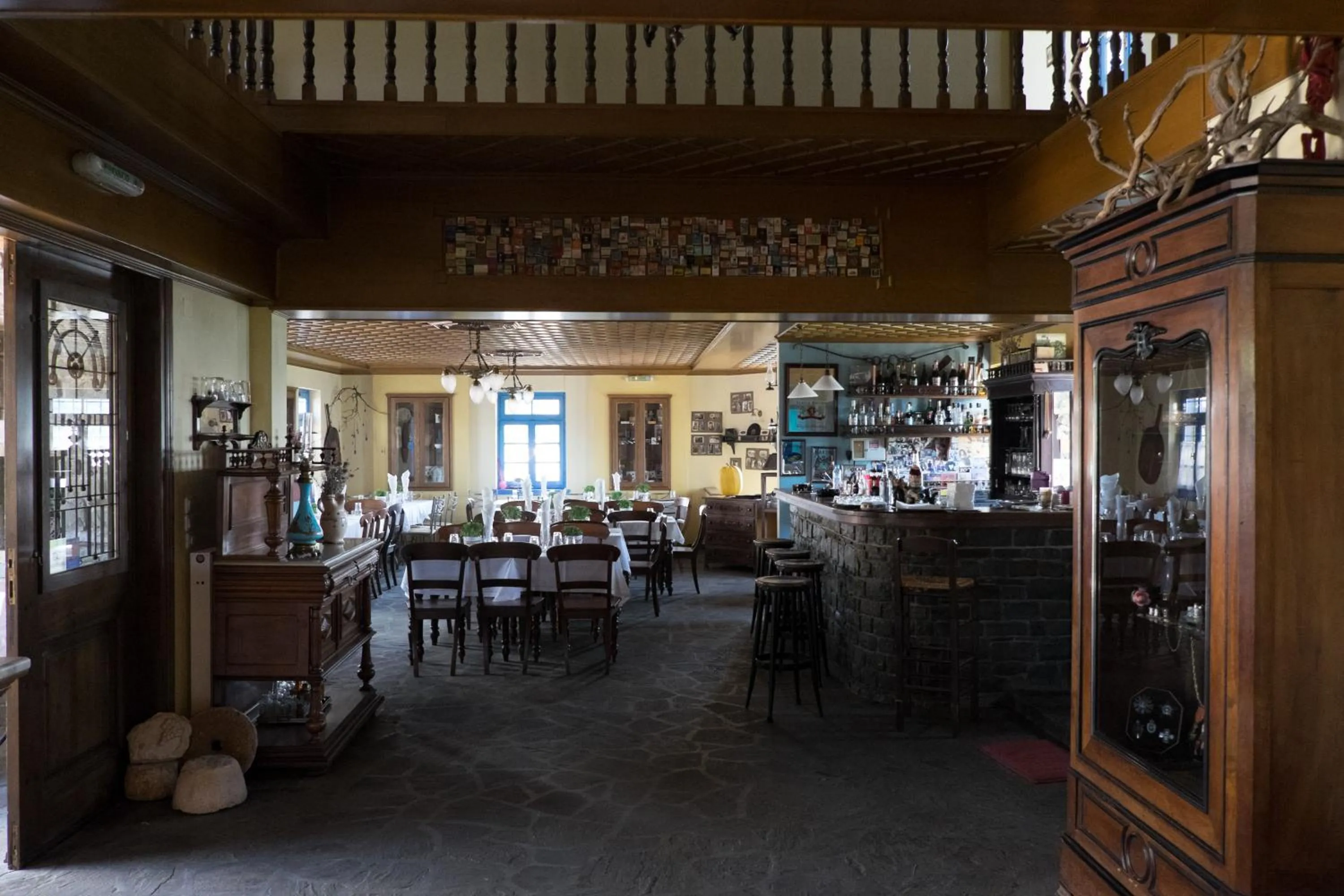 Restaurant/places to eat in Petroto