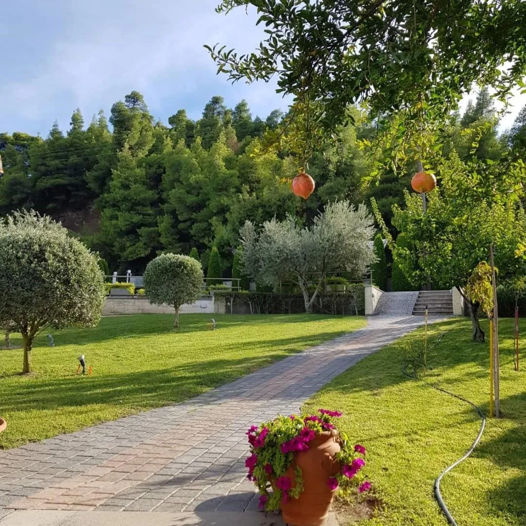 Garden in SUN RESIDENCE Exclusive Seaside Suites