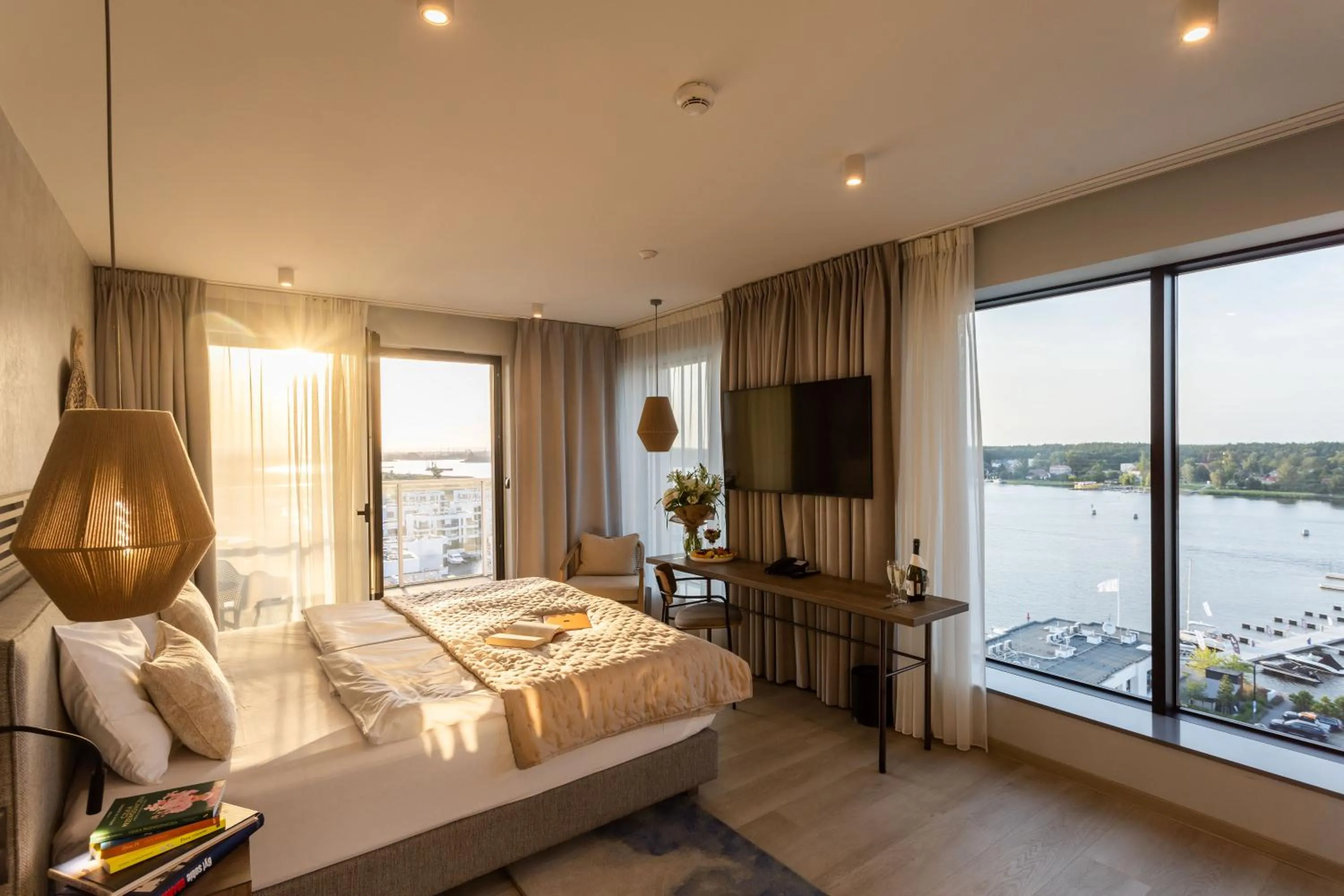 TV and multimedia, Bed in GRANO HOTEL Solmarina