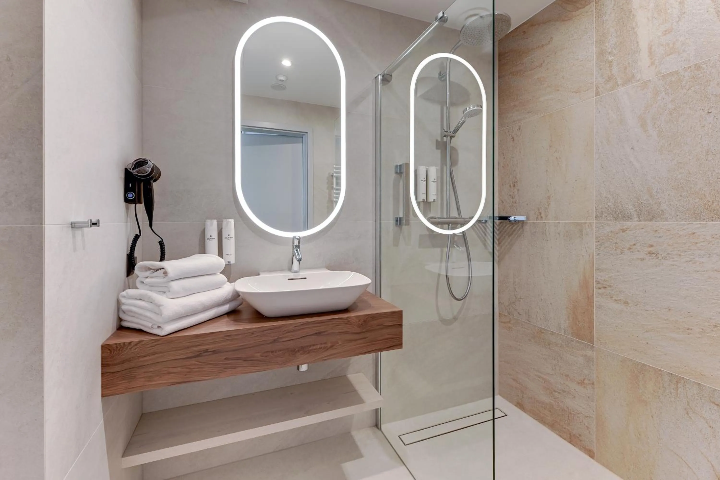 Shower in GRANO HOTEL Solmarina