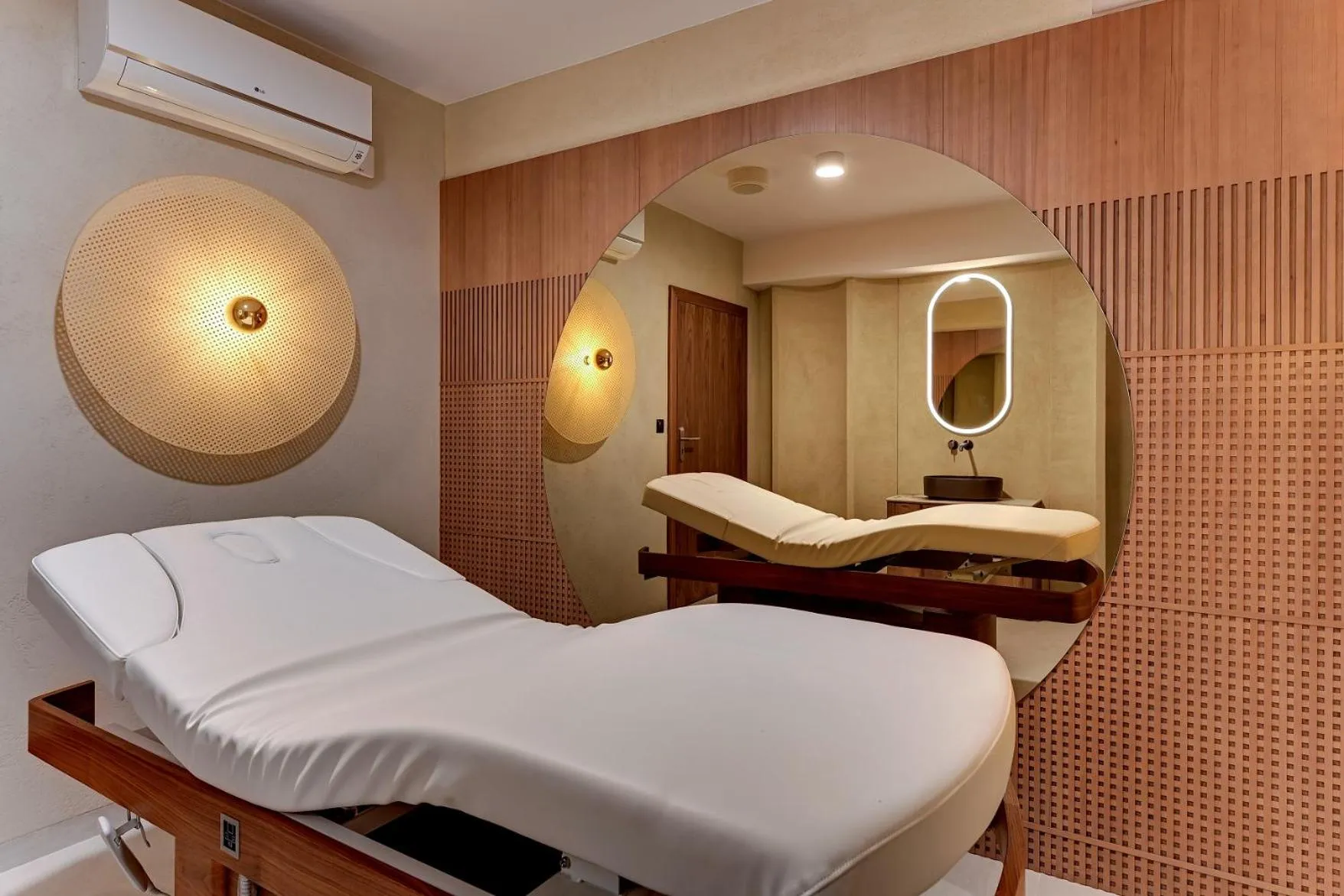 Massage, Bed in GRANO HOTEL Solmarina