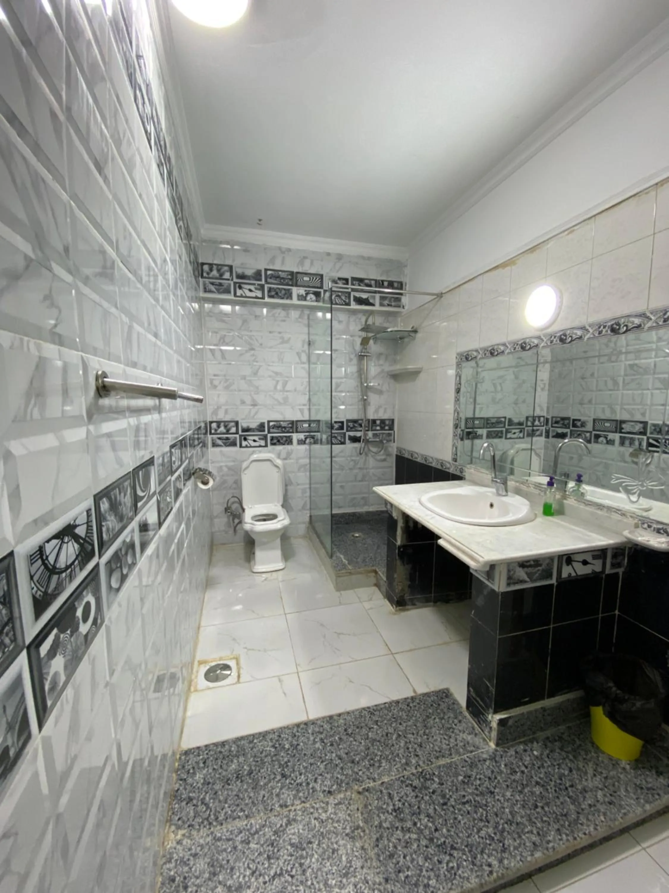 Shower in Pyramita Hotel