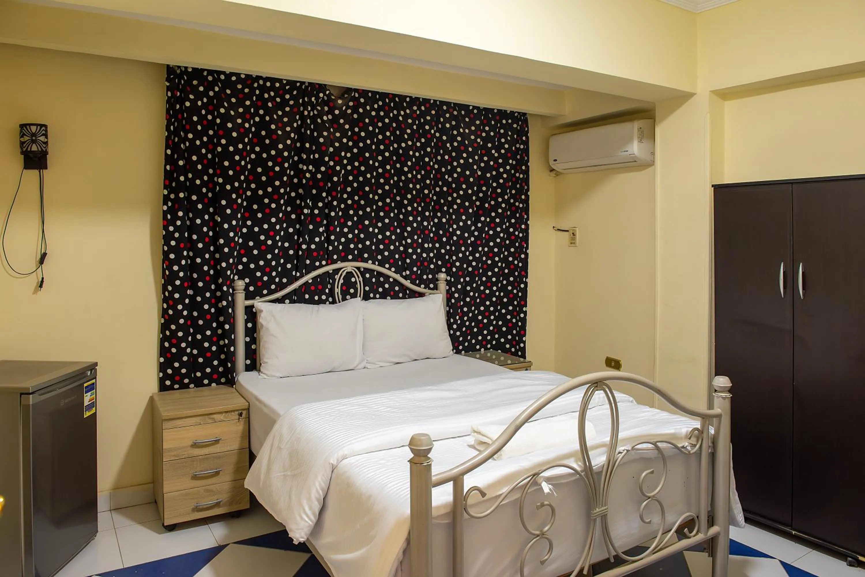 Photo of the whole room, Bed in Pyramita Hotel