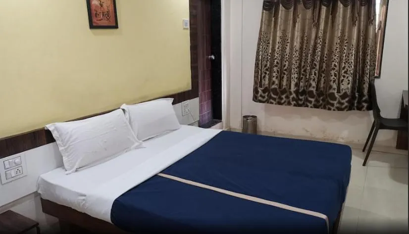 Bed in Hotel Royal Treat