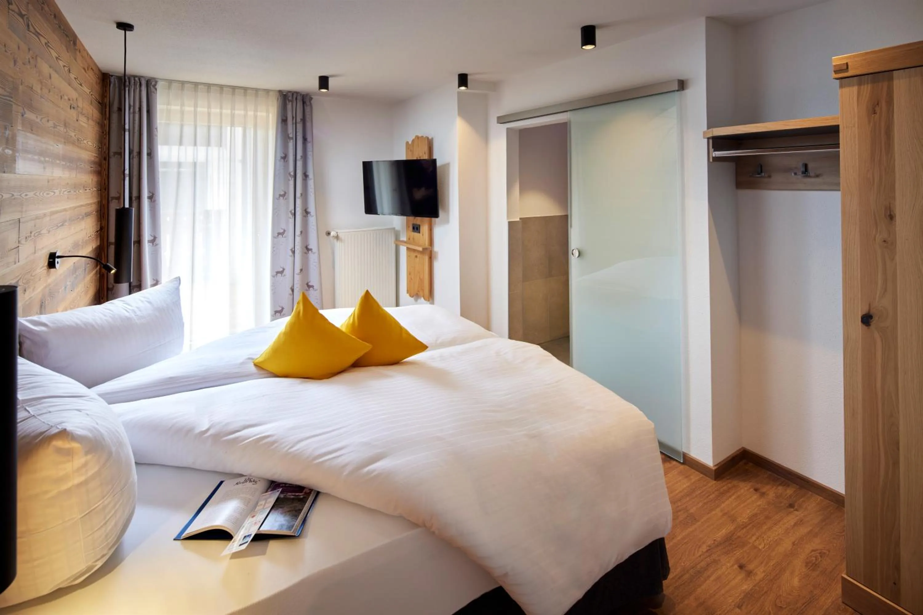 Bedroom, Bed in Maximilian Appartements