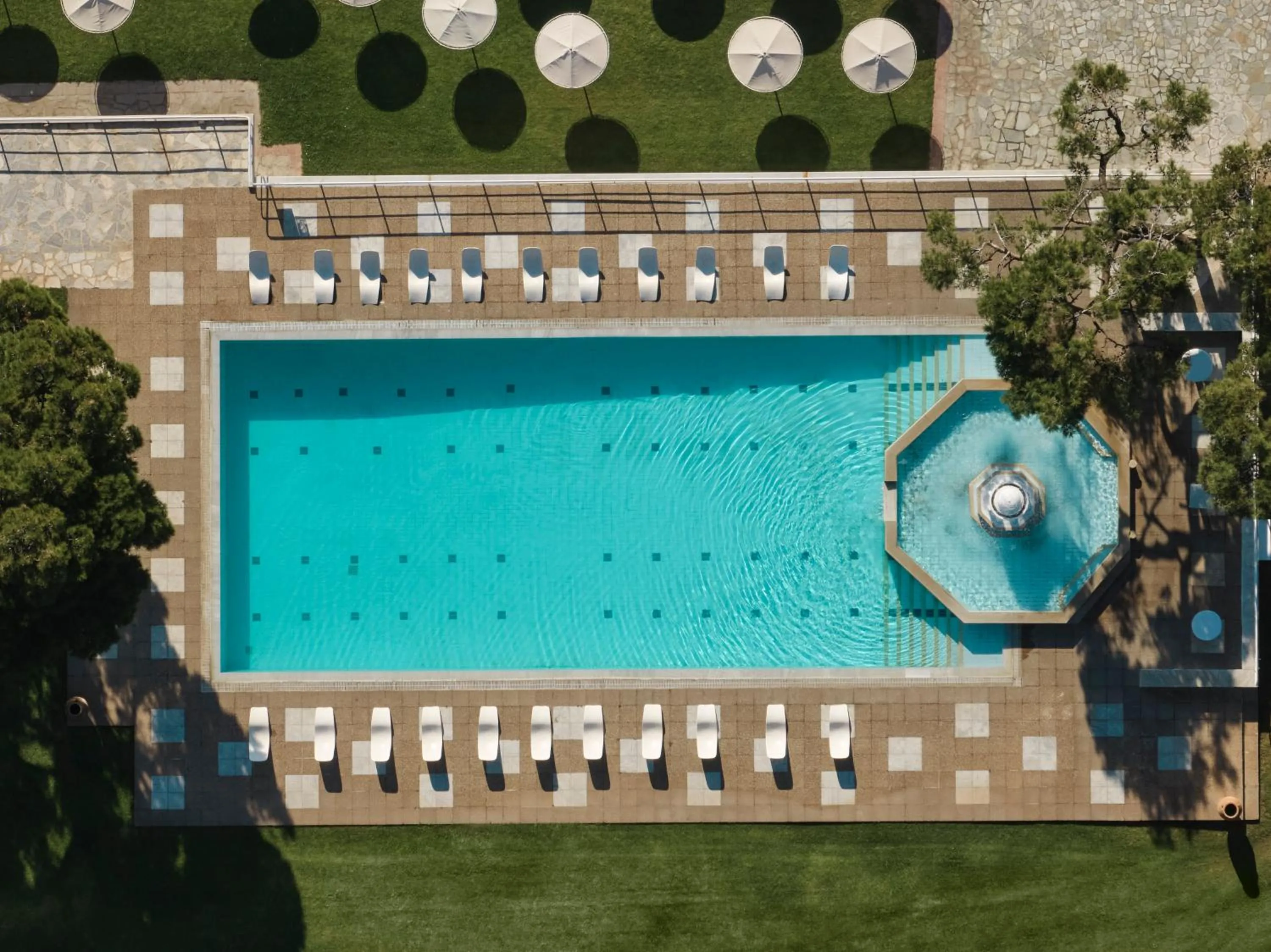Swimming pool in Kalamaki Beach Resort