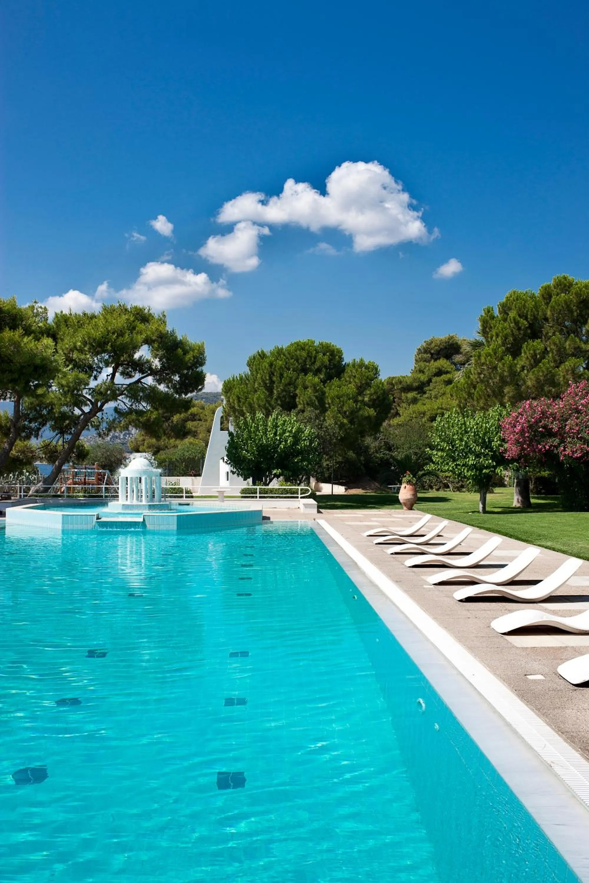 Swimming pool in Kalamaki Beach Resort