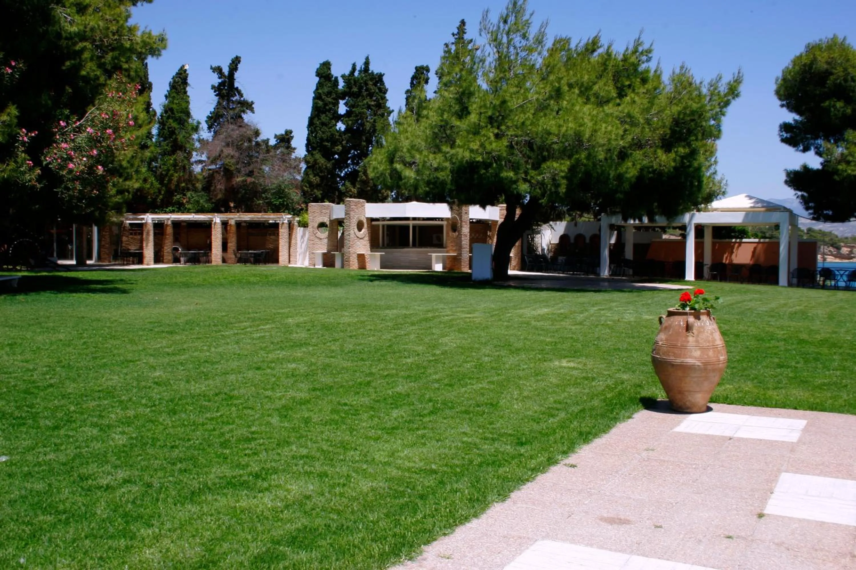 Garden in Kalamaki Beach Resort