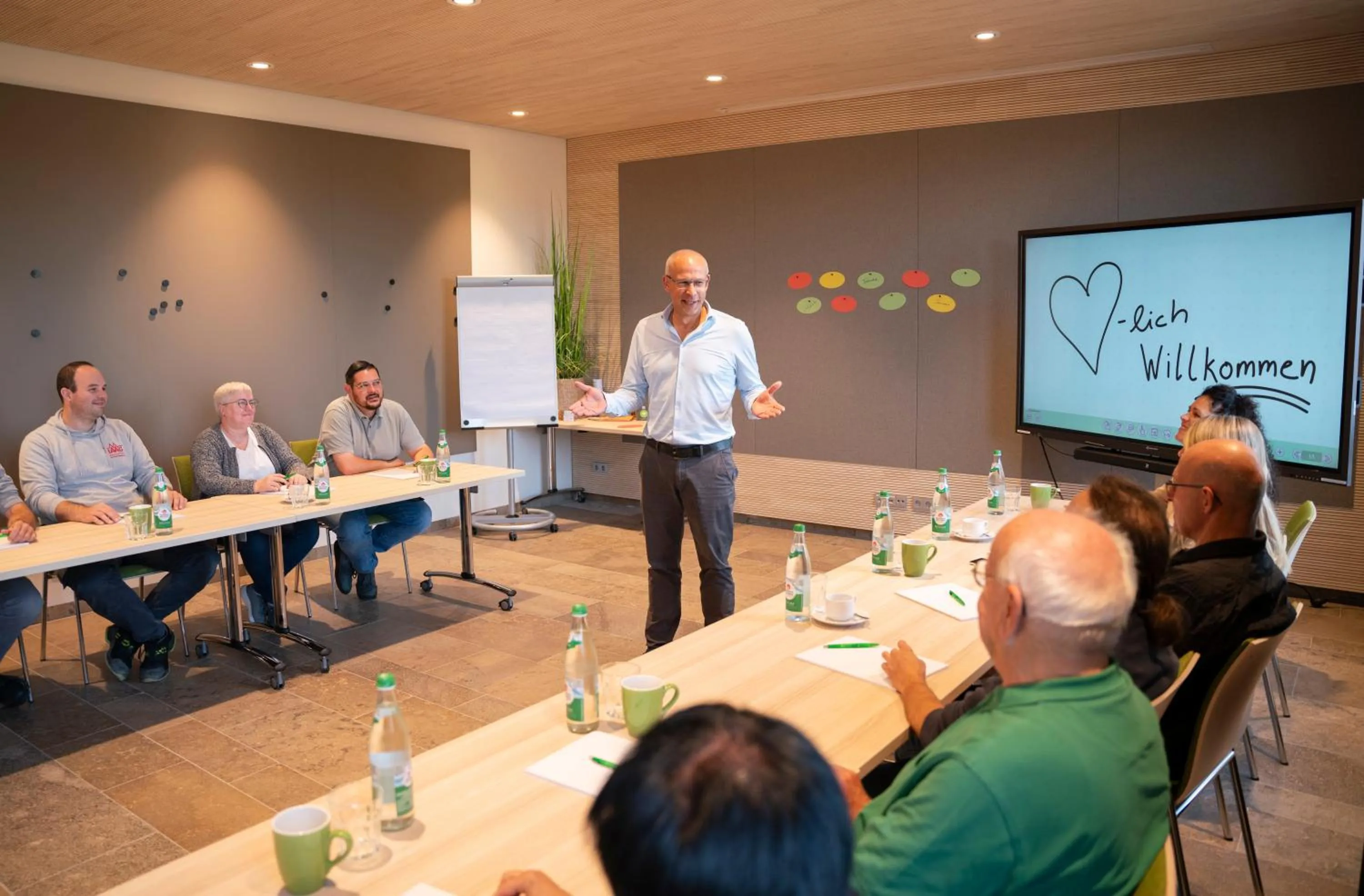People in Mainfranken Motel - Anreise rund um die Uhr - Neueröffnung 2023
