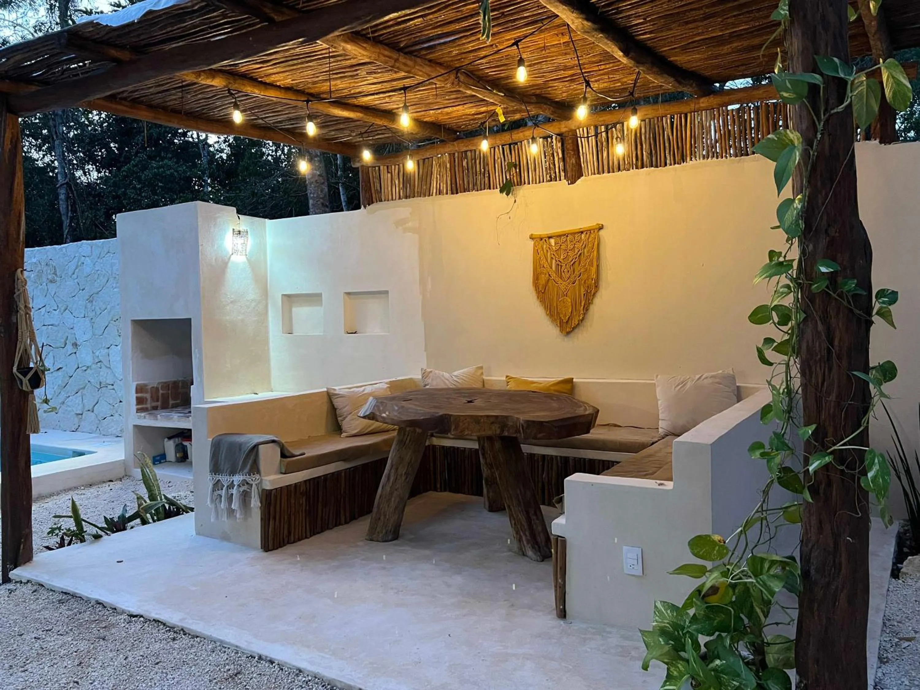 Restaurant/places to eat in Lodge Tzunum Jade