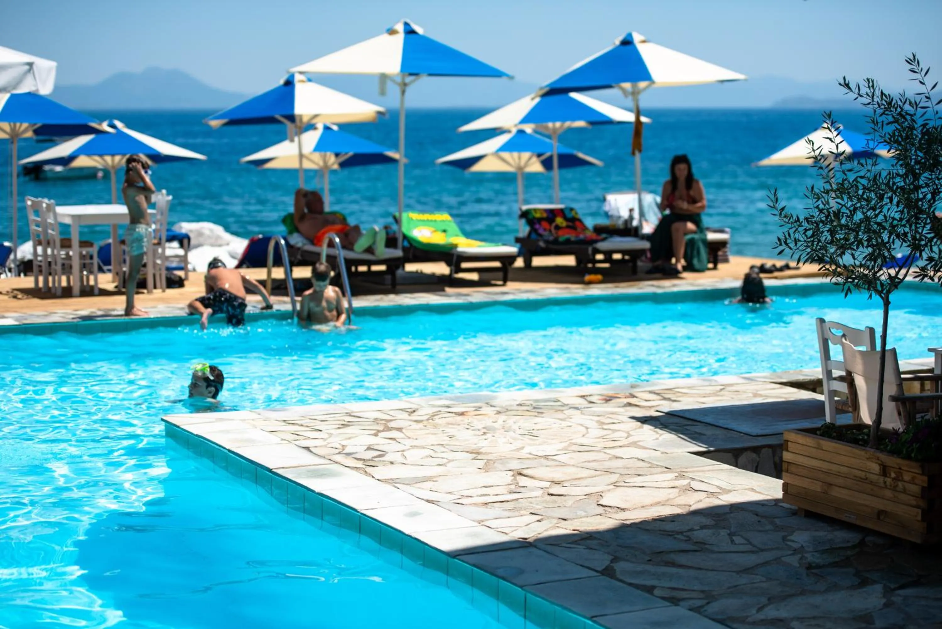 Restaurant/places to eat in Lido Hotel