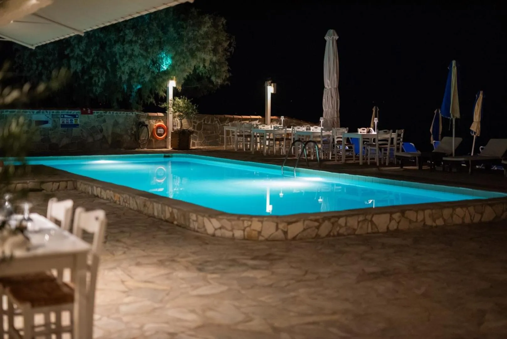 Restaurant/places to eat in Lido Hotel