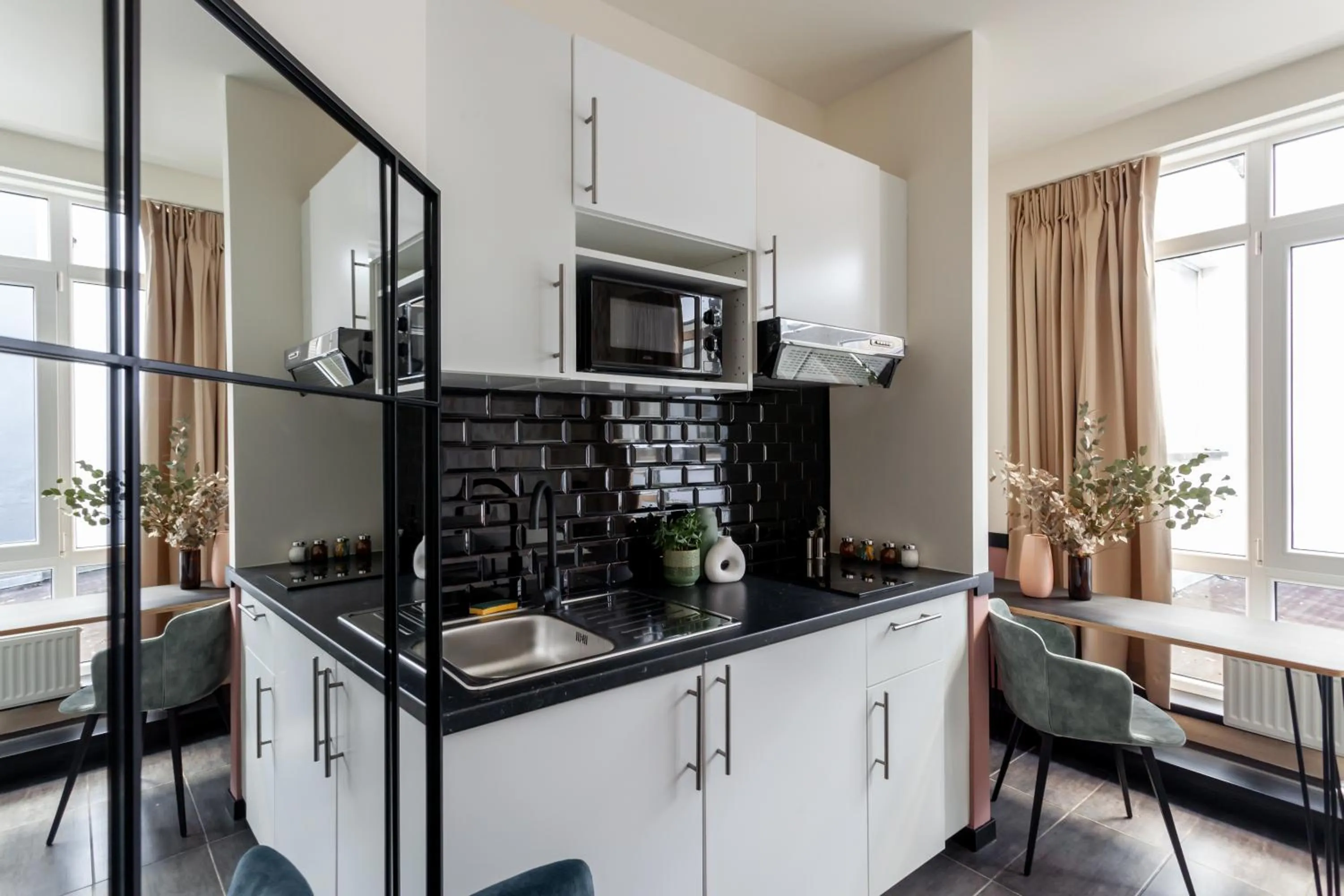 Kitchen or kitchenette in Hey - Aparthotel Brussels