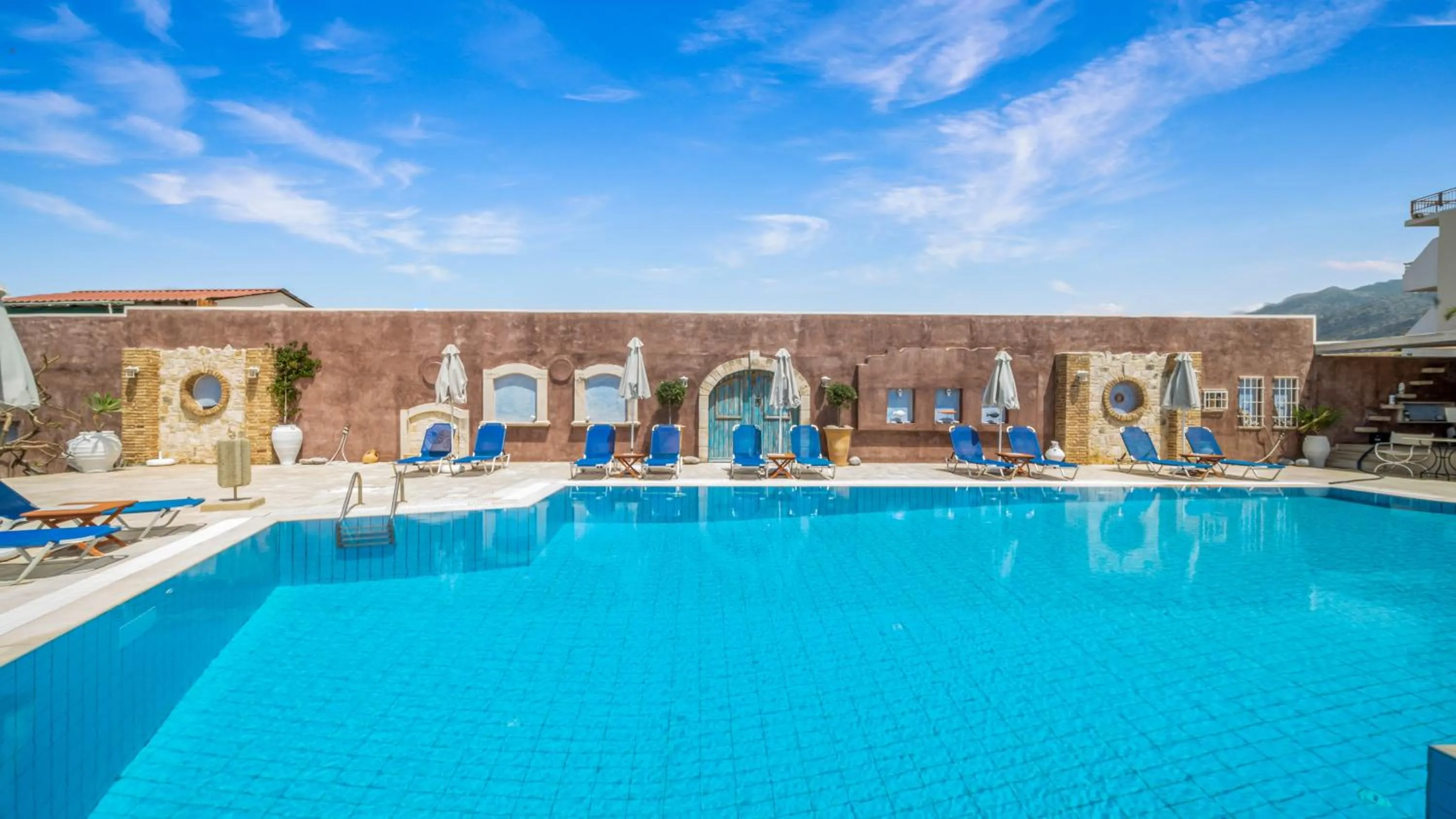 Day in Golden Bay Hotel Apartments