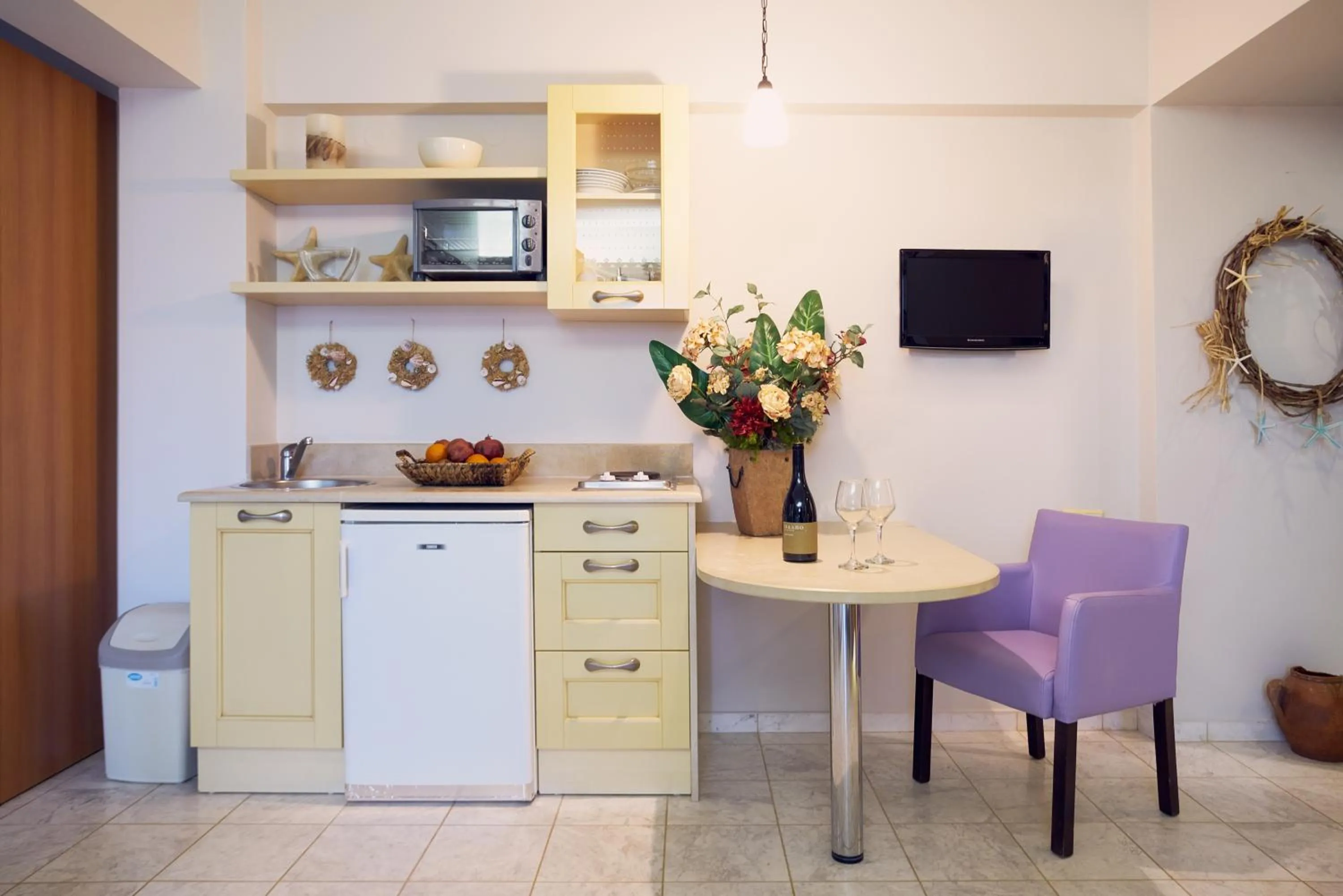 TV and multimedia in Golden Bay Hotel Apartments