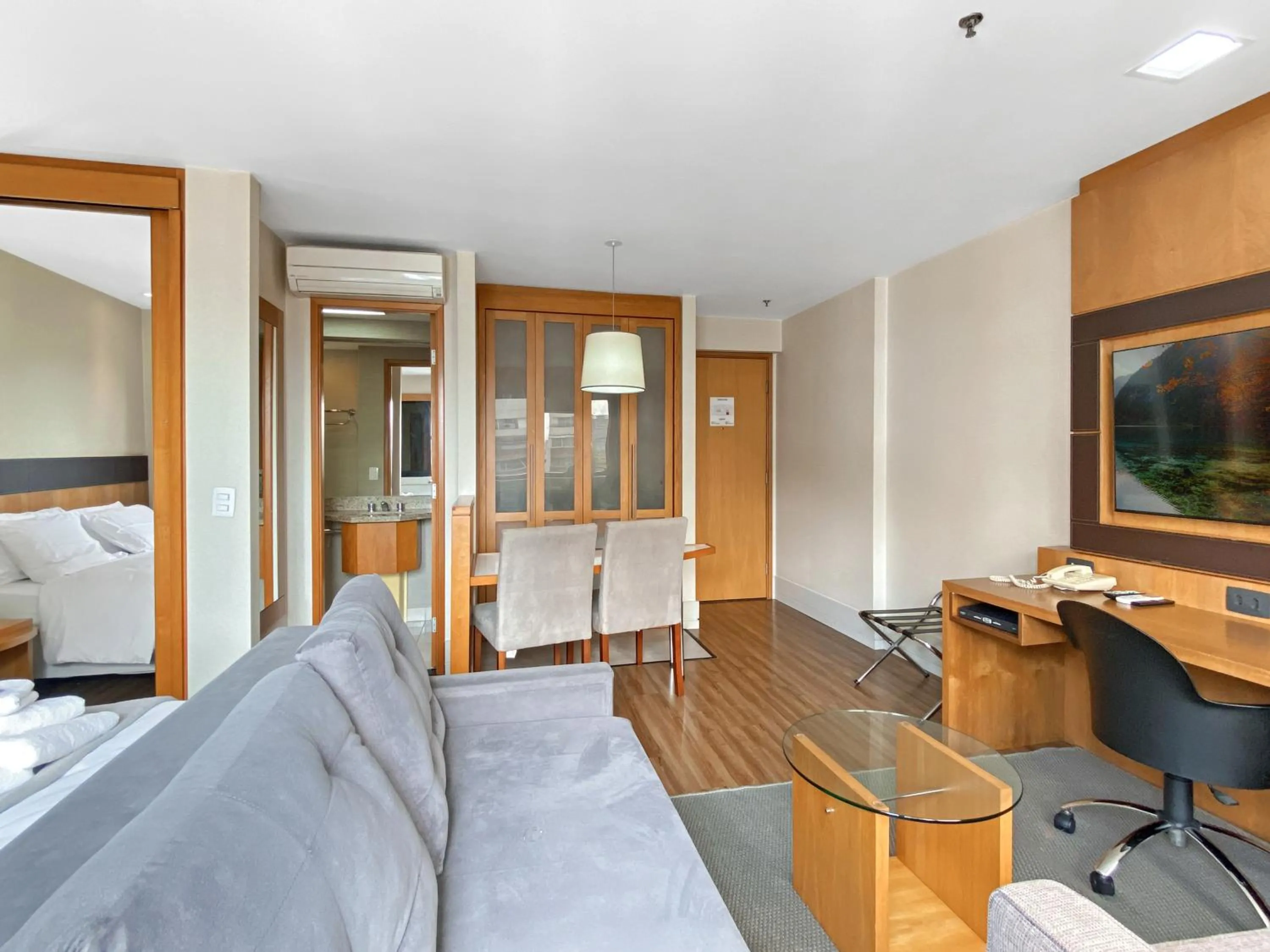 TV and multimedia in Hotel Corporativo na Faria Lima
