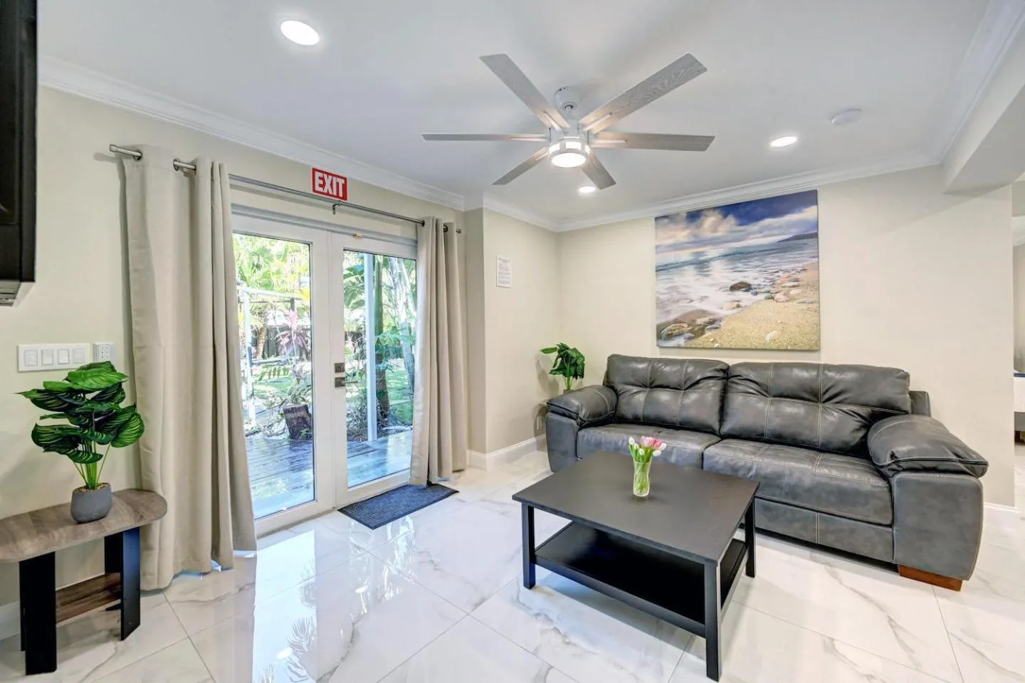 Seating area in Deluxe 5BR & 3BA Villa in Hollywood Lakes near Beach