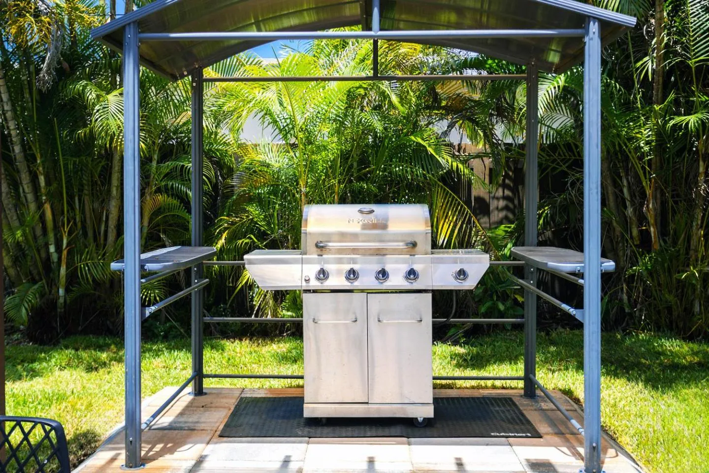 BBQ facilities in Deluxe 5BR & 3BA Villa in Hollywood Lakes near Beach