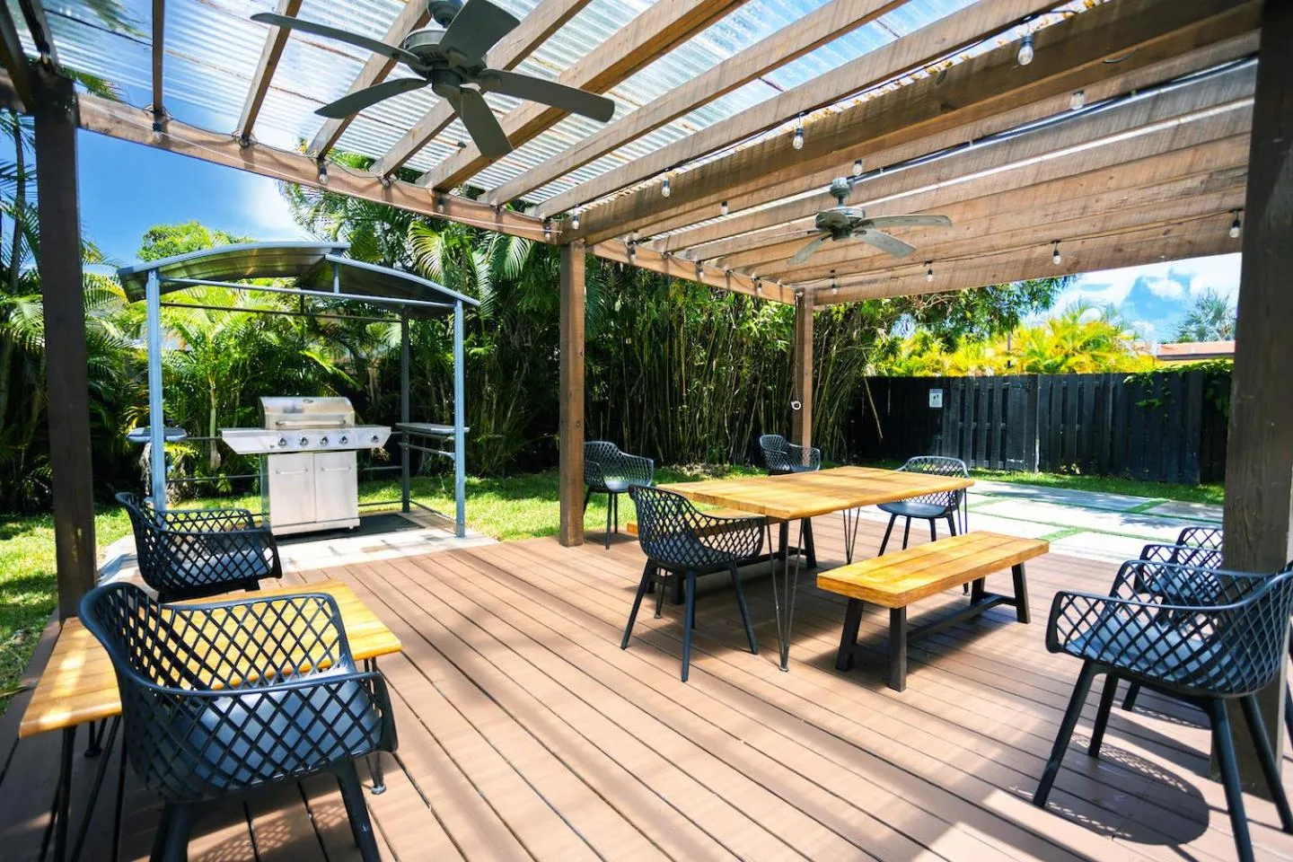 Patio in Deluxe 5BR & 3BA Villa in Hollywood Lakes near Beach