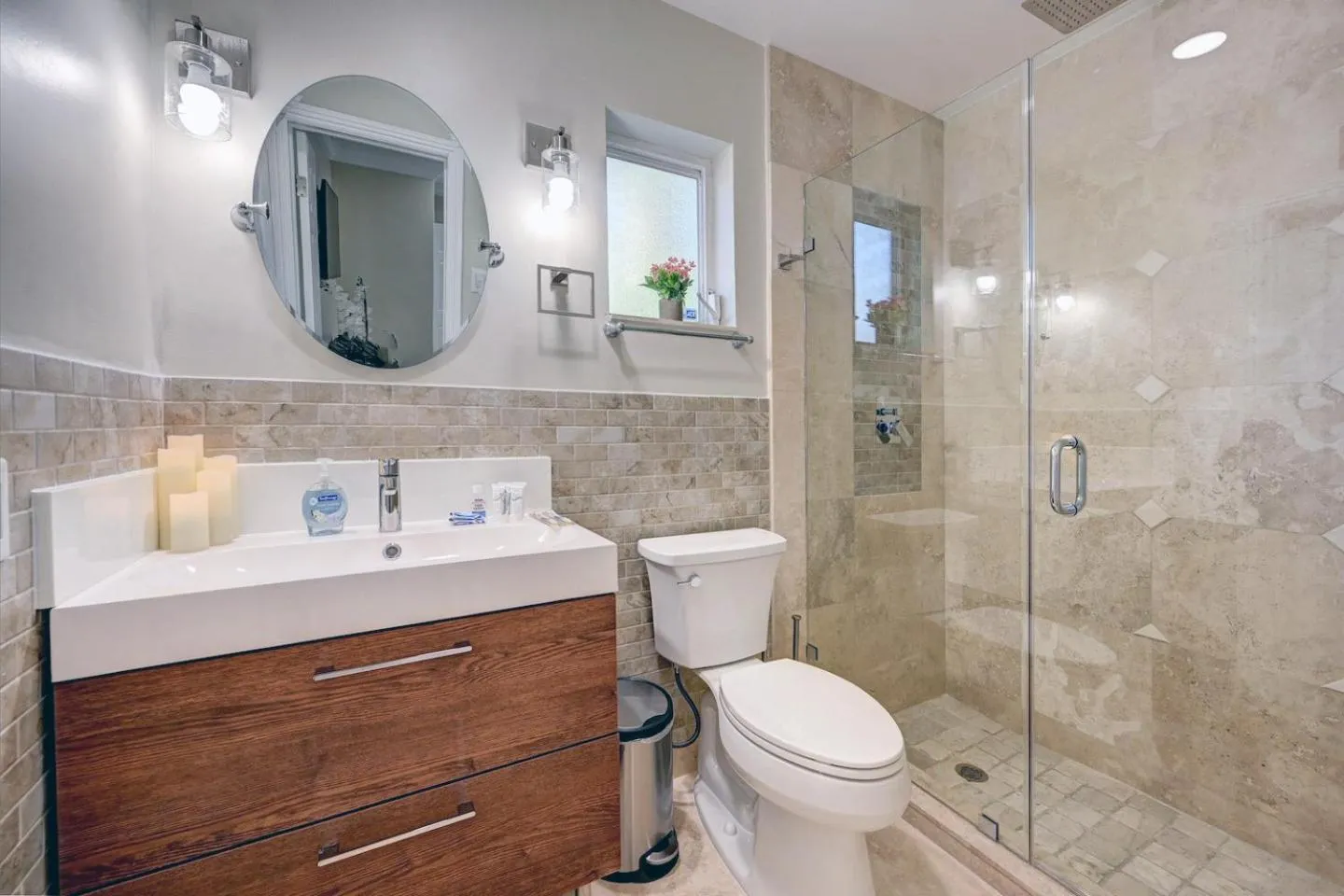 Shower in Deluxe 5BR & 3BA Villa in Hollywood Lakes near Beach