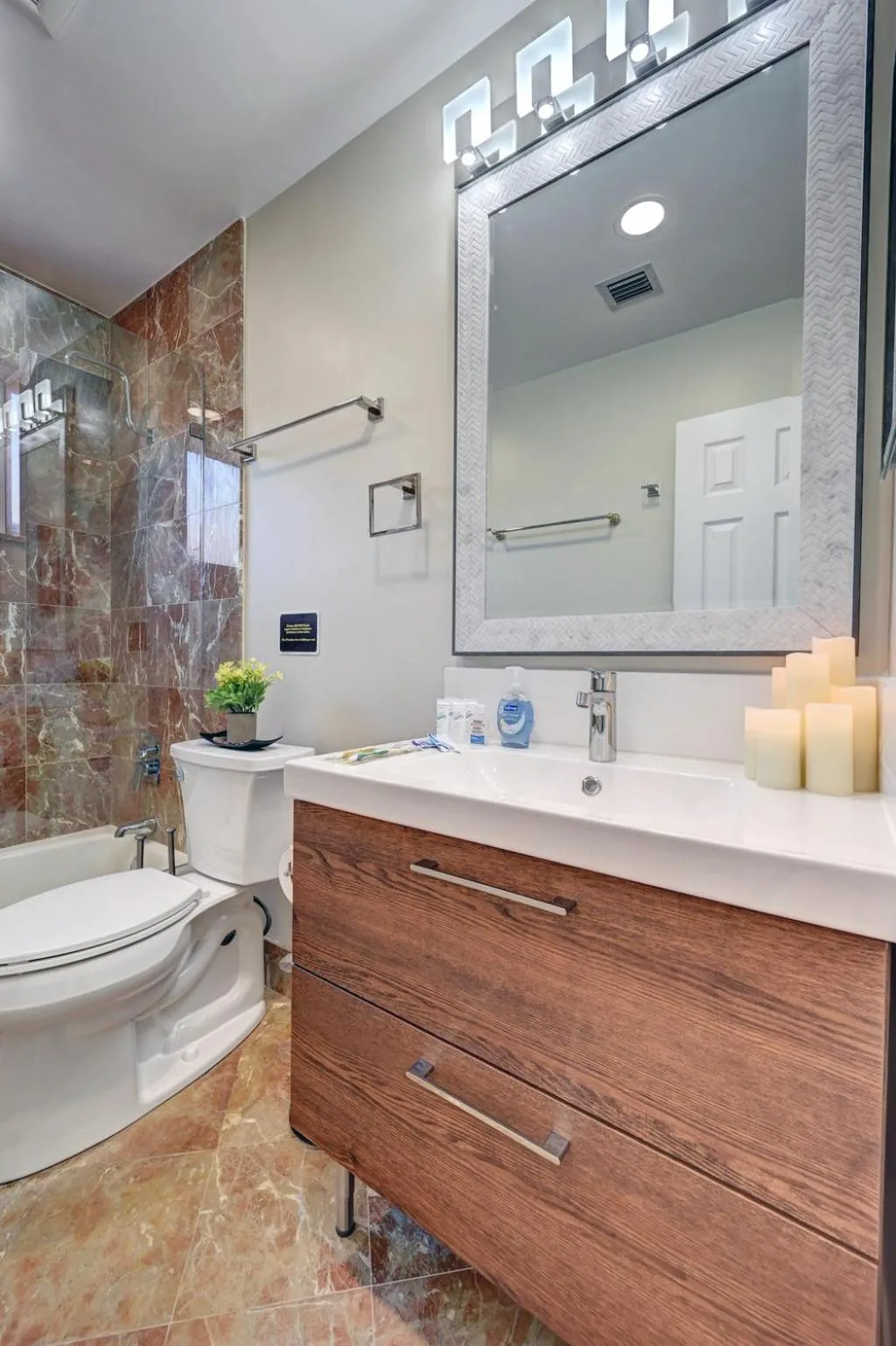 Shower in Deluxe 5BR & 3BA Villa in Hollywood Lakes near Beach