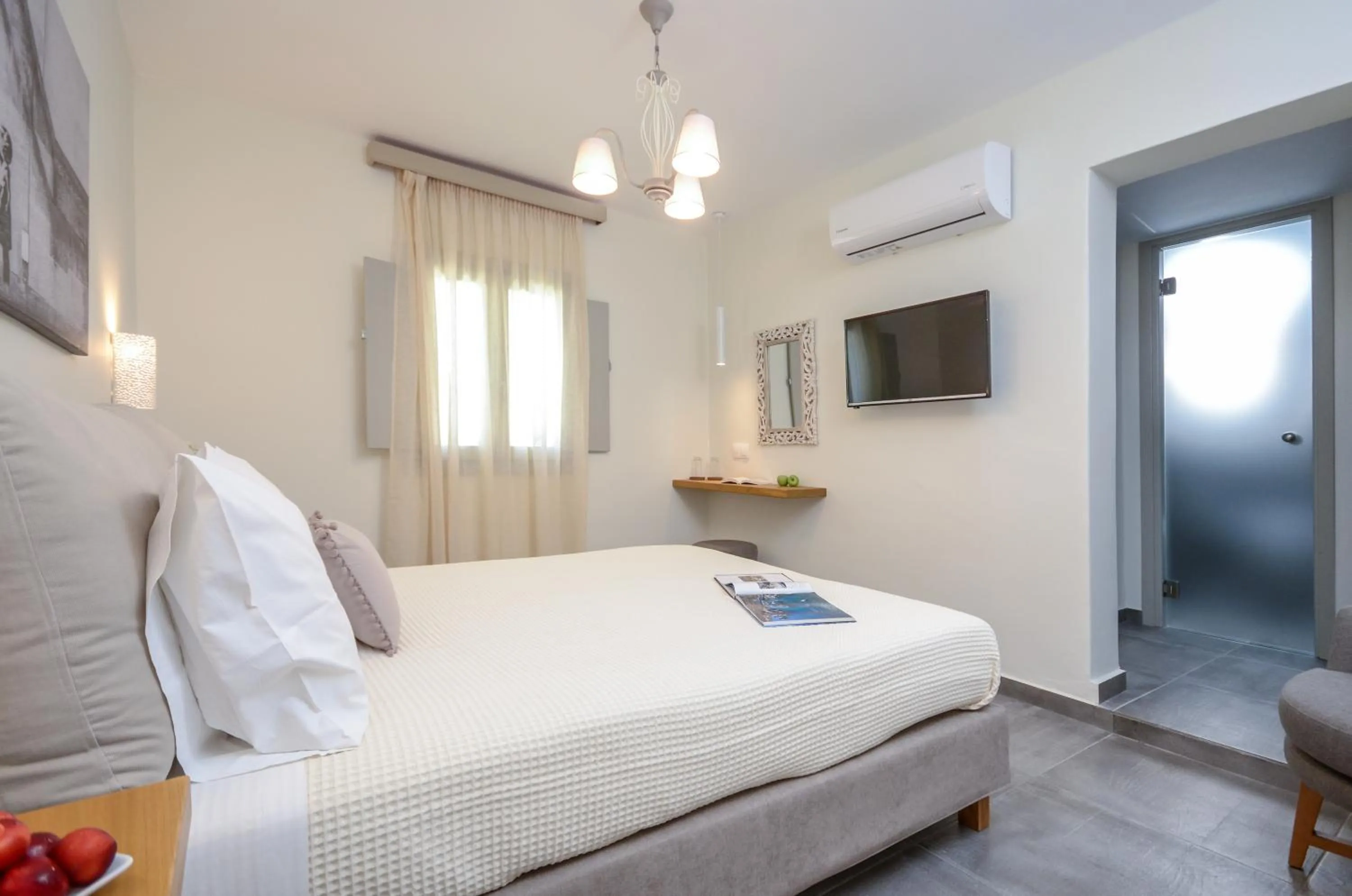 Photo of the whole room, Bed in Hotel Naxos Beach