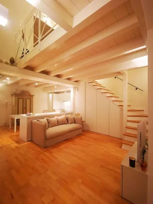Gombruti14 Boutique Home