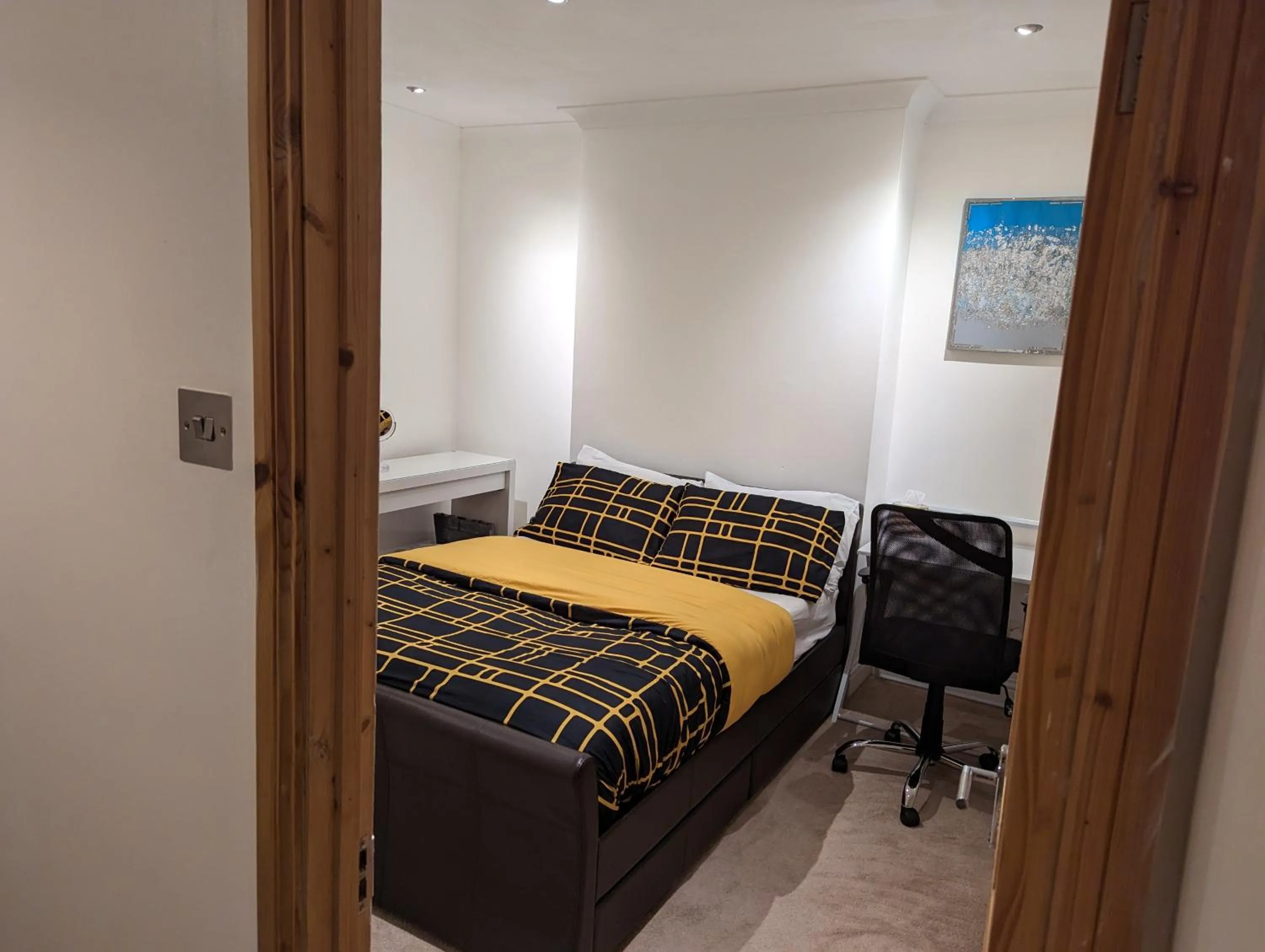 Bedroom, Bed in Fully-equipped flat in the city of London