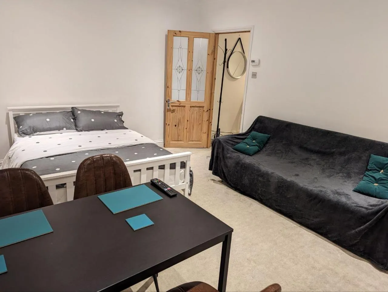 Bedroom, Bed in Fully-equipped flat in the city of London