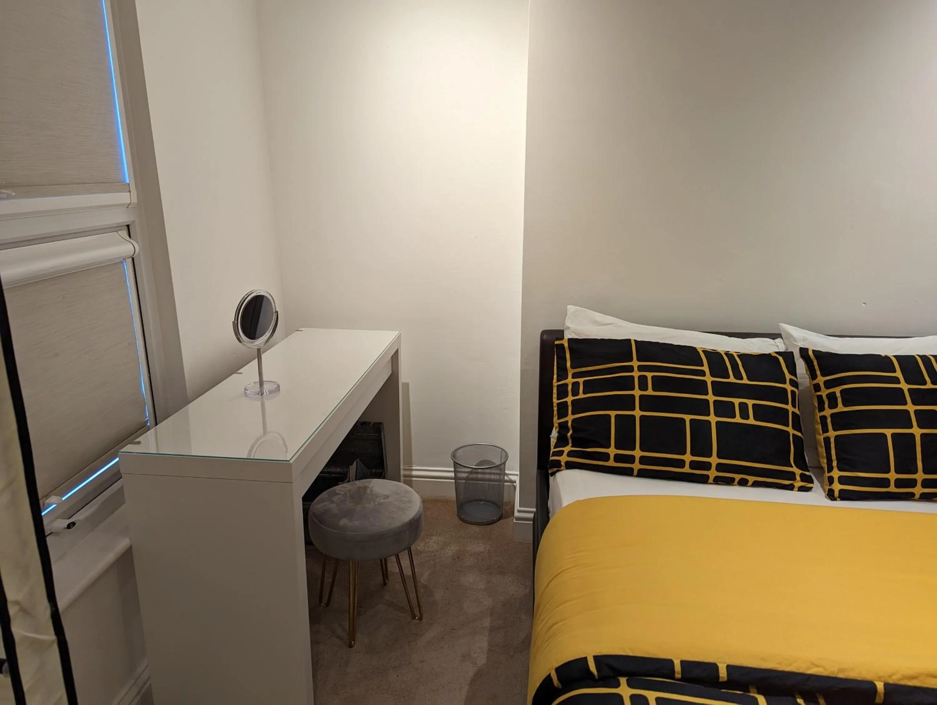 Bedroom, Bed in Fully-equipped flat in the city of London
