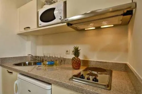 Kitchen or kitchenette in Rainbow Apartments